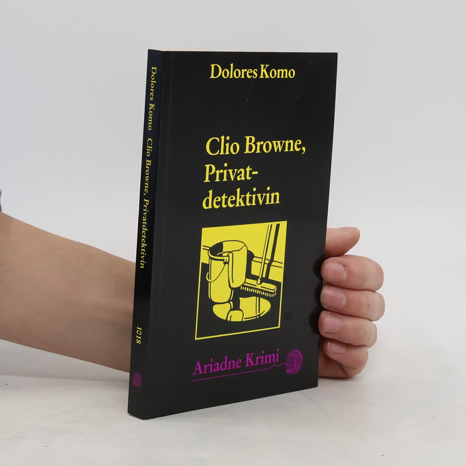 Dolores Komo Clio Browne, Privatdetektivin