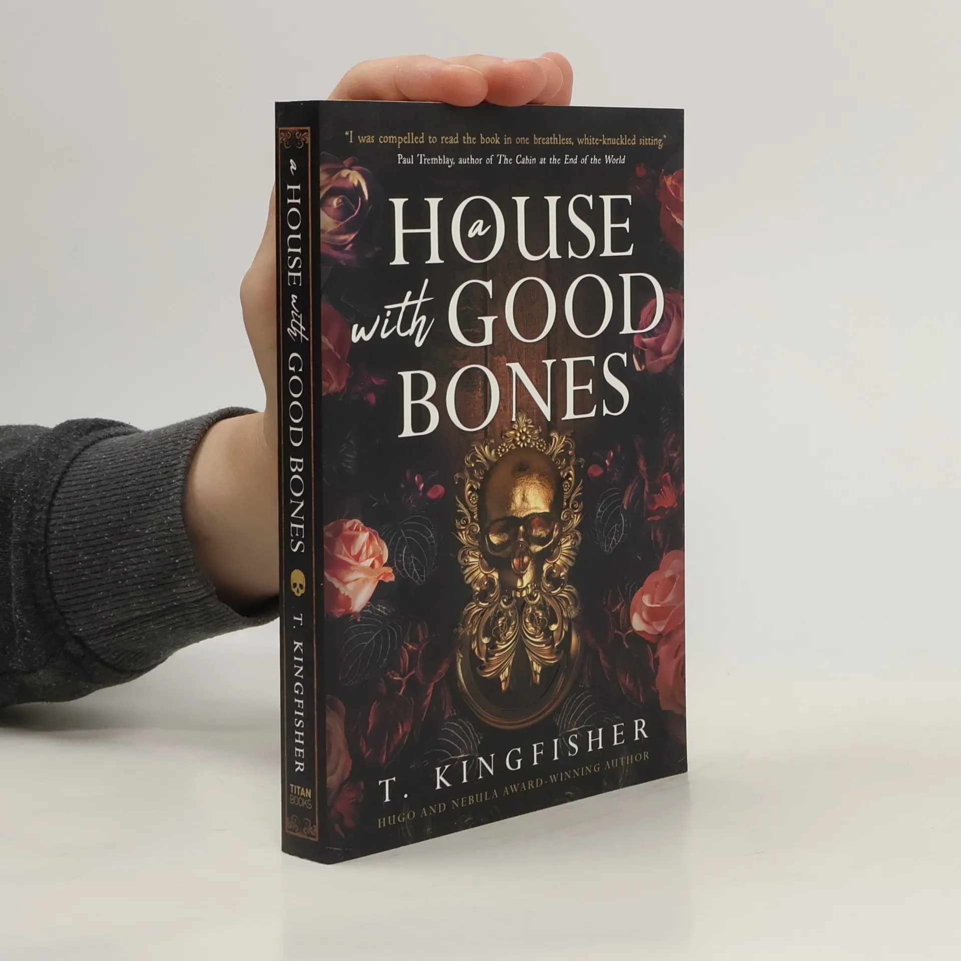 A House With Good Bones | Book | Paperback | T. Kingfisher | EN