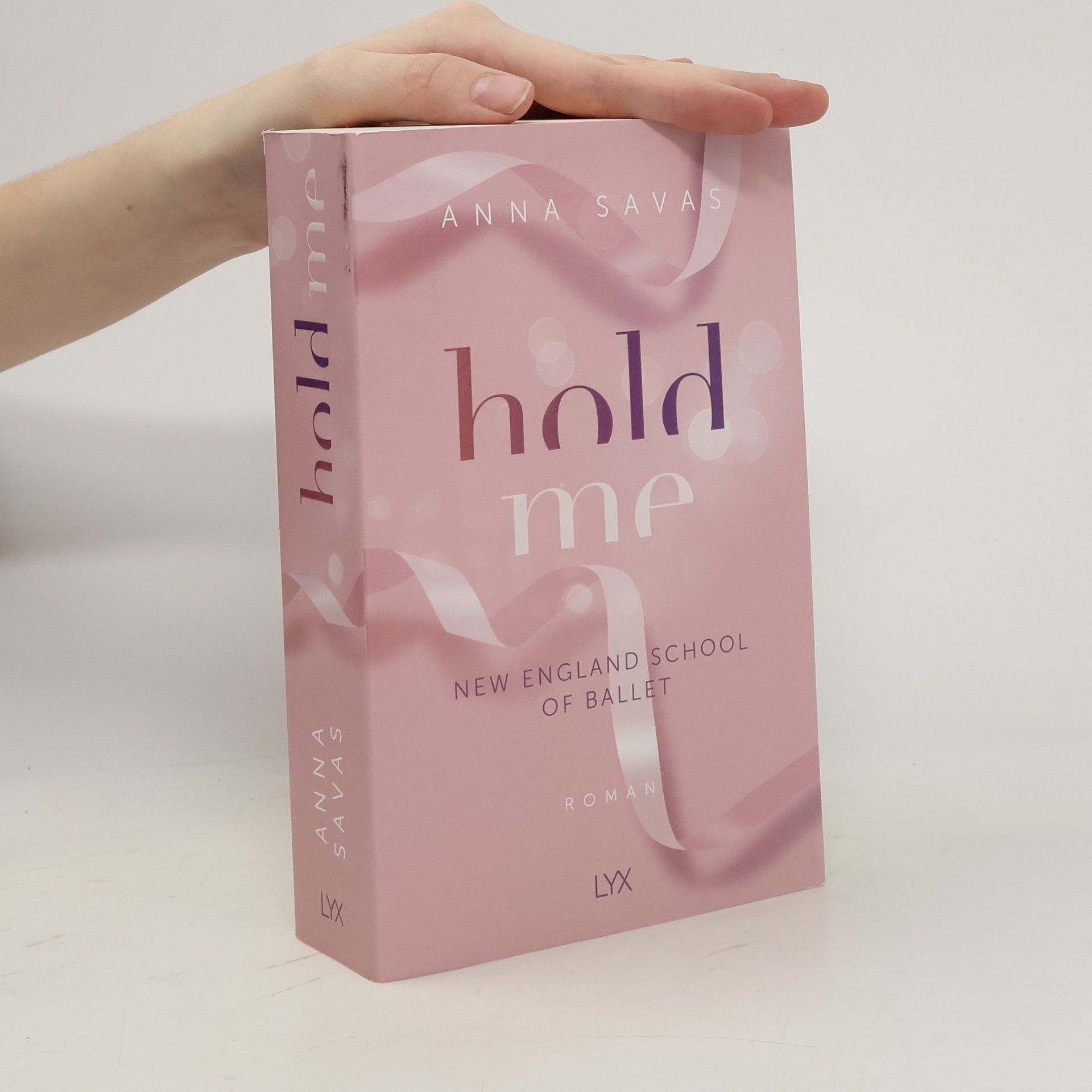 Anna Savas Hold me