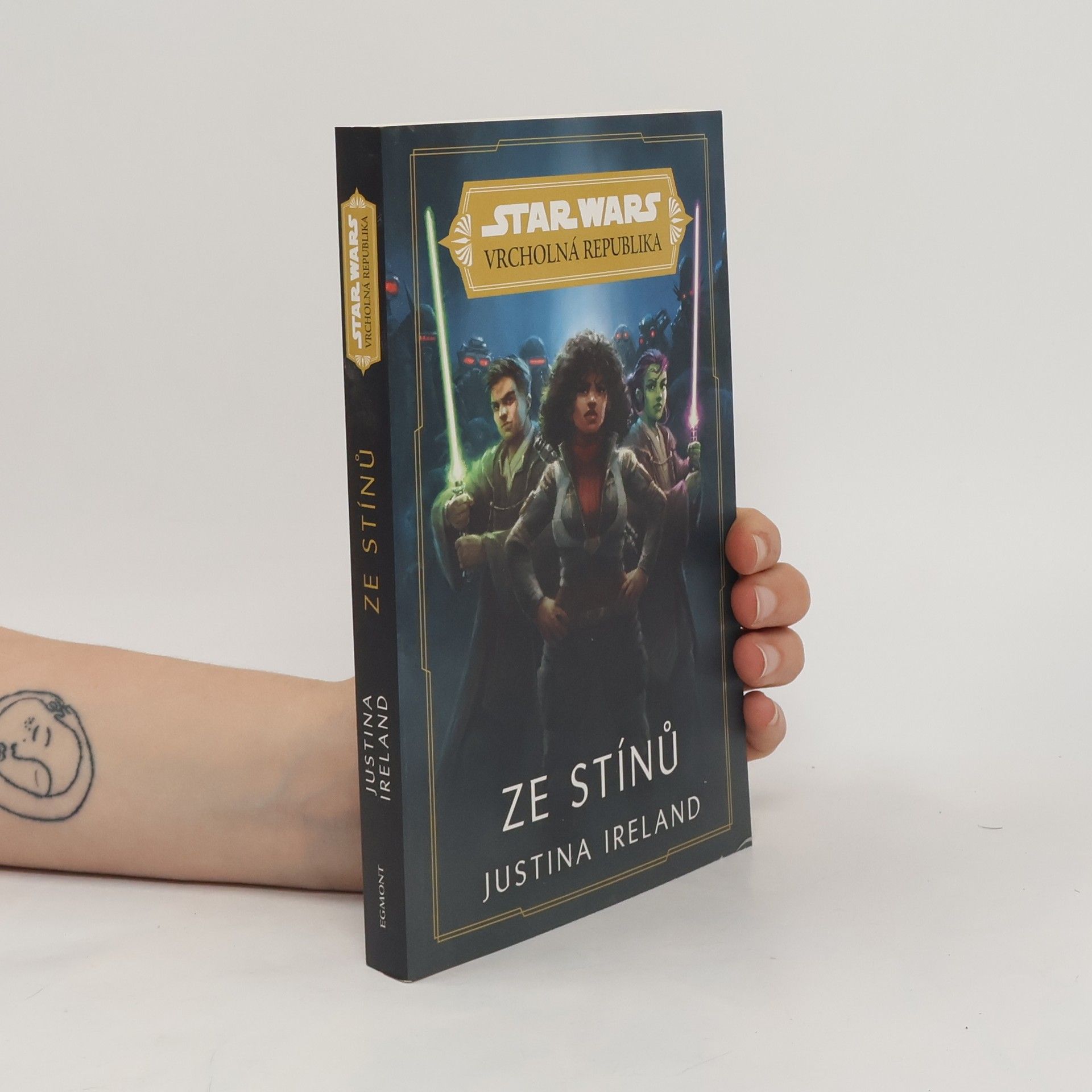 Justina Ireland Star Wars - vrcholná republika. Ze stínů