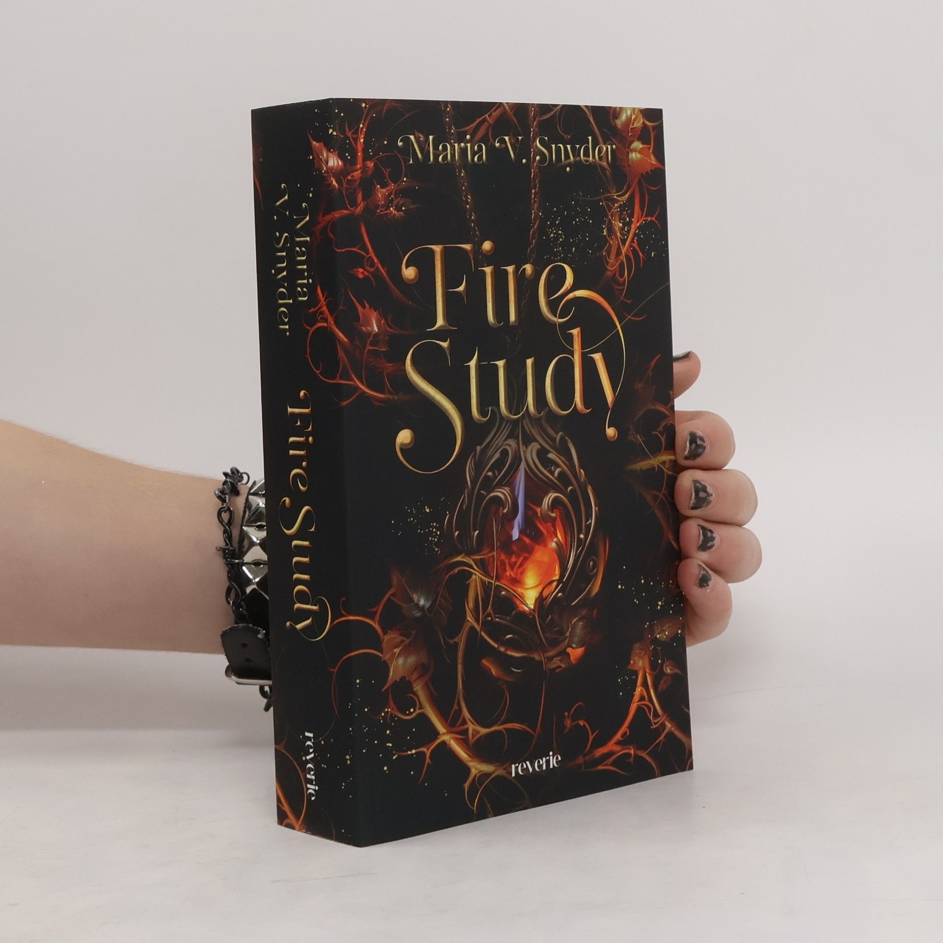 Maria V. Snyder Fire Study. Roman | Romantasy trifft auf Dark Academia
