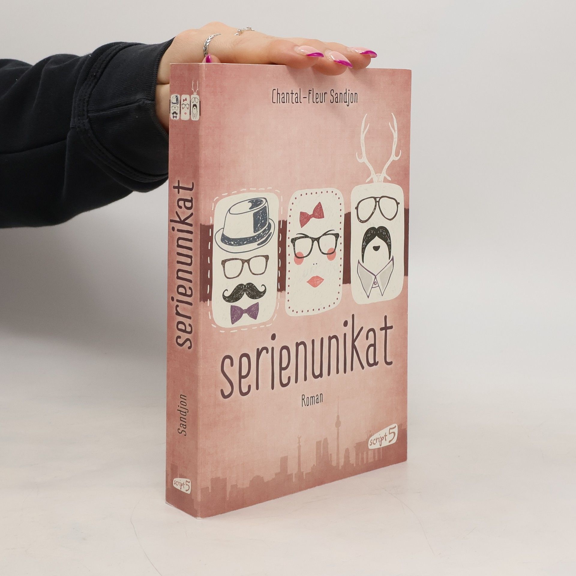 Chantal-Fleur Sandjon Serienunikat