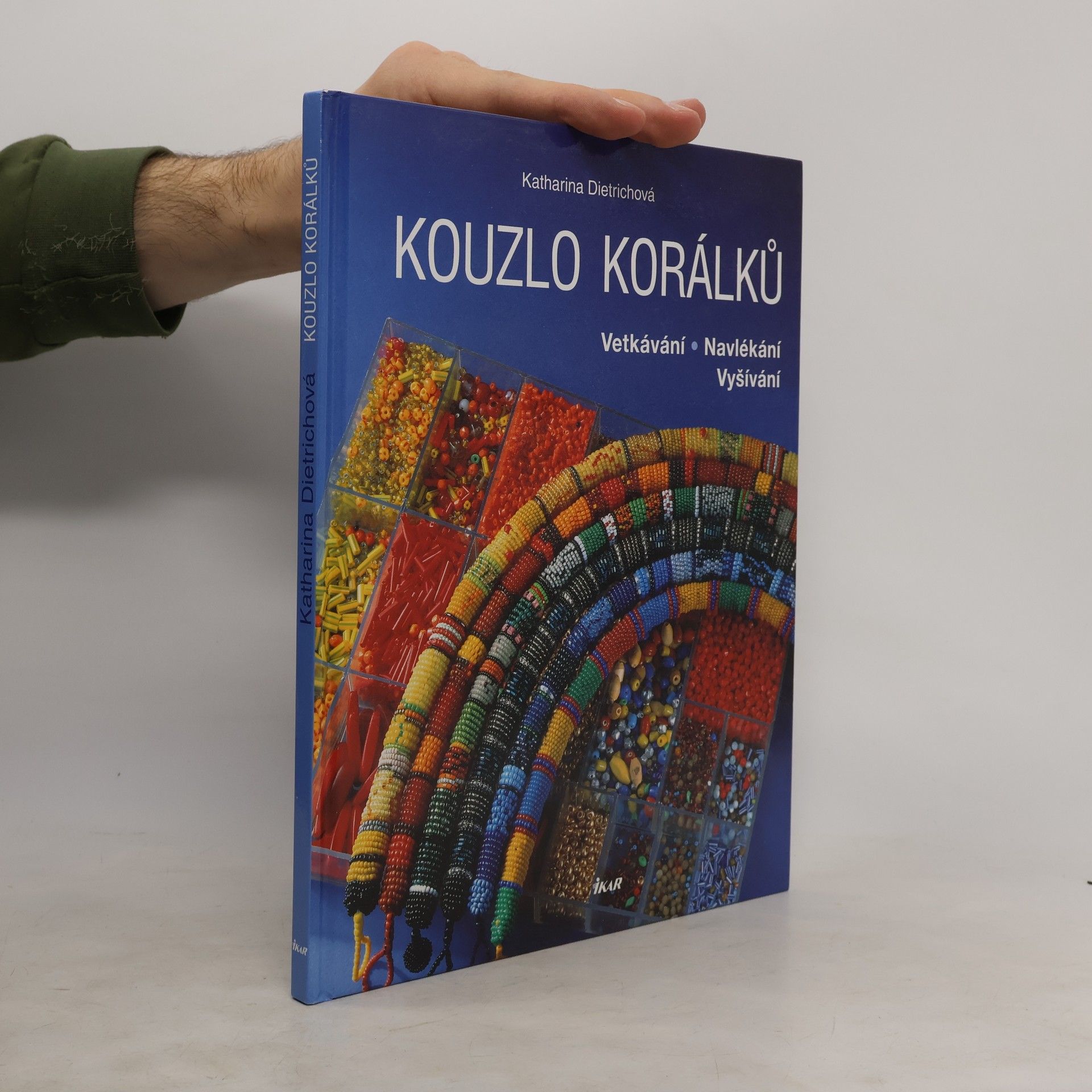 Katharina Dietrich Kouzlo korálků : vetkávání, navlékání, vyšívání
