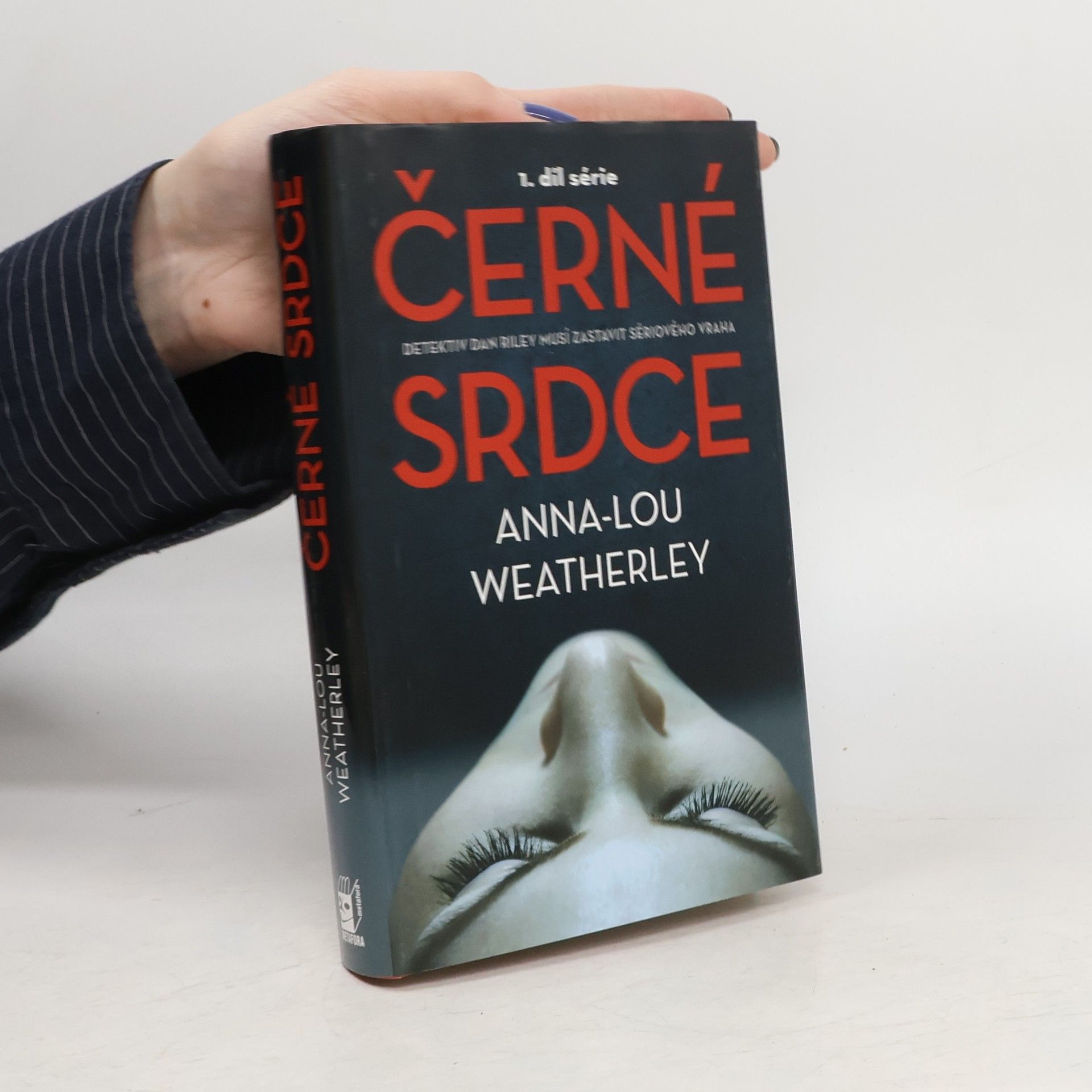 AnnaLouise Weatherley Černé srdce