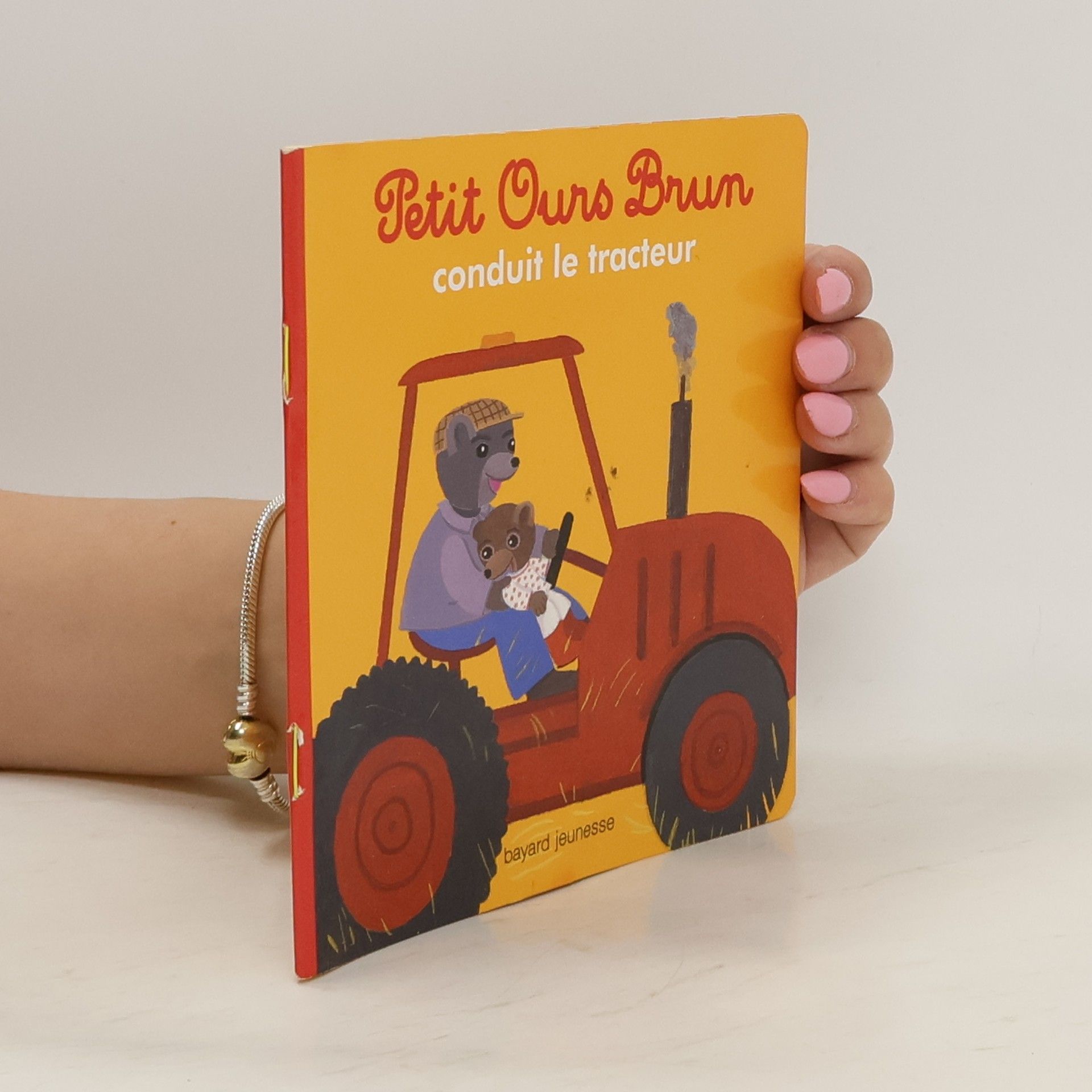 Hélène Serre Petit Ours Brun conduit le tracteur