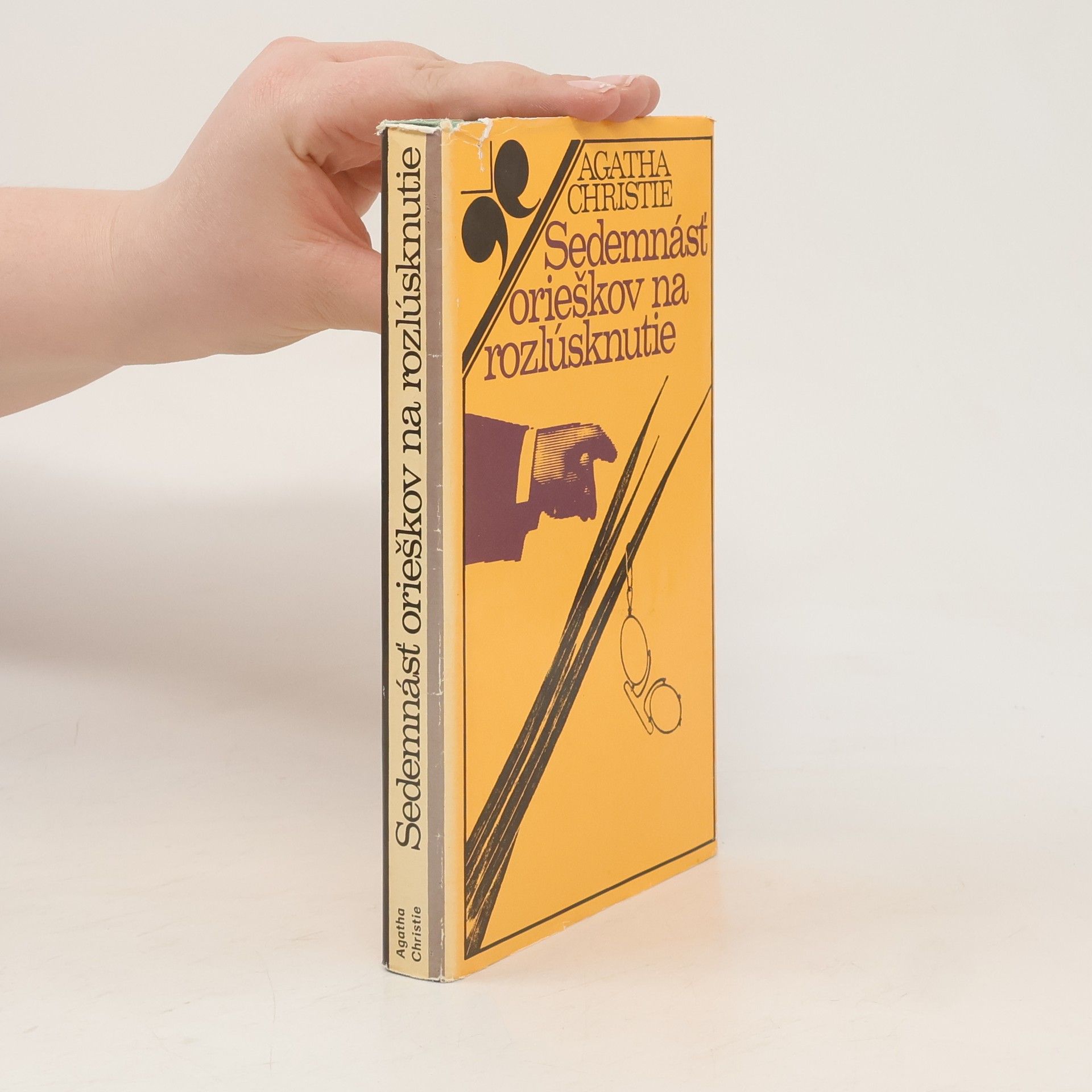 Agatha Christie Sedemnásť orieškov na rozlúsknutie