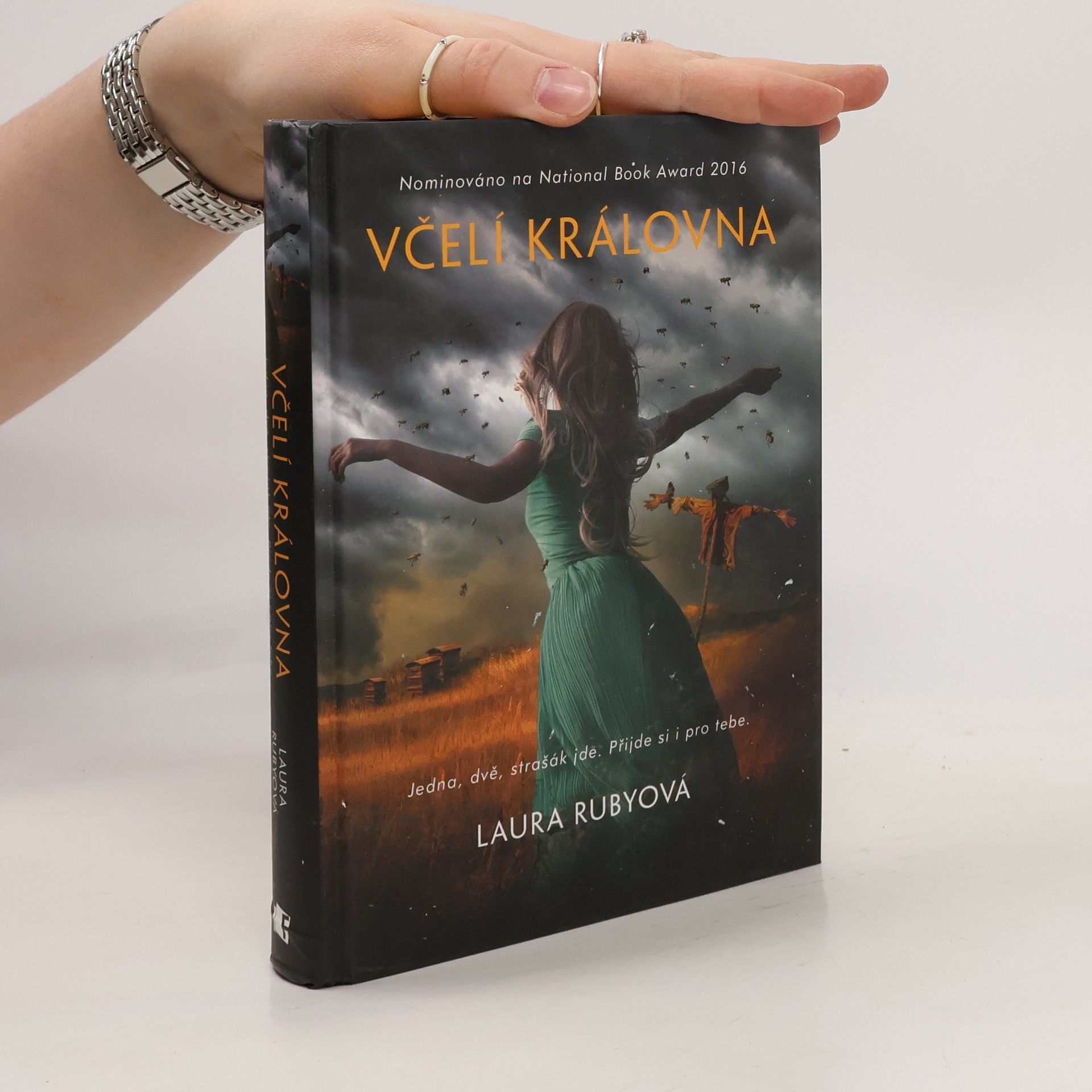 Laura Ruby Včelí královna