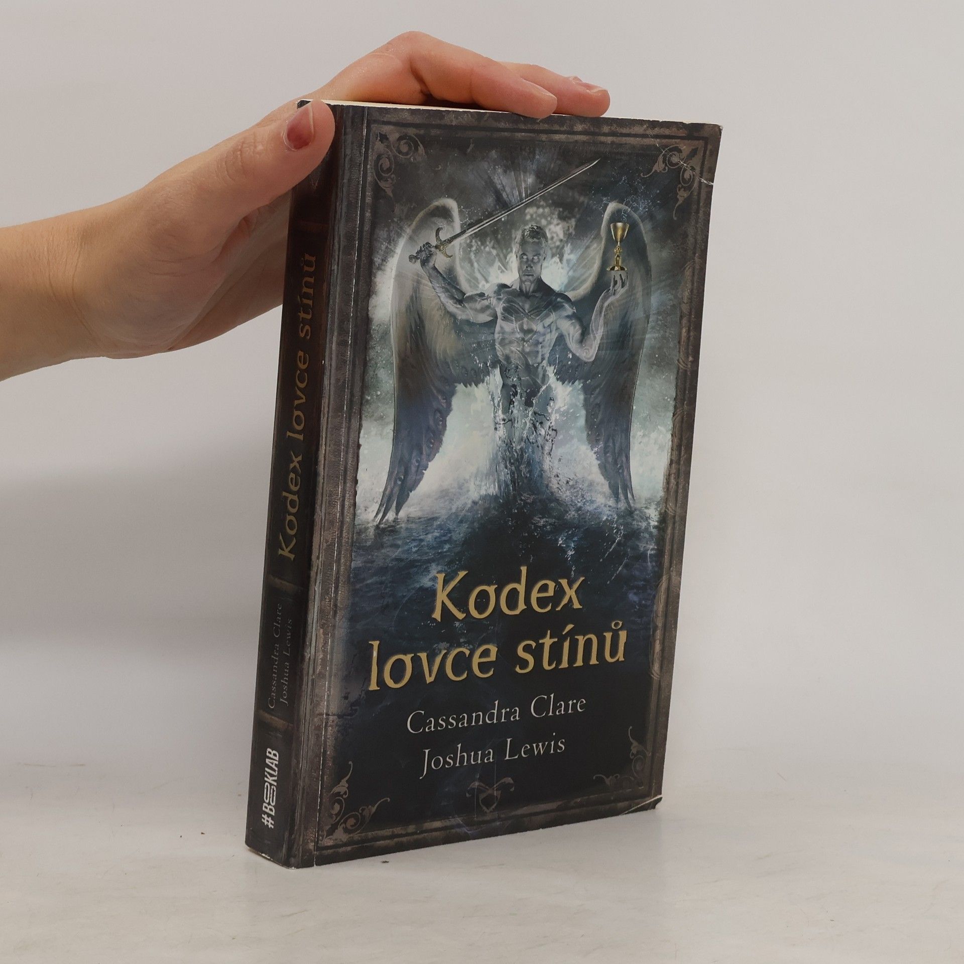 Cassandra Clare Kodex lovce stínů : soupis tradic a zákonů nefilim, vyvolených andělem Razielem