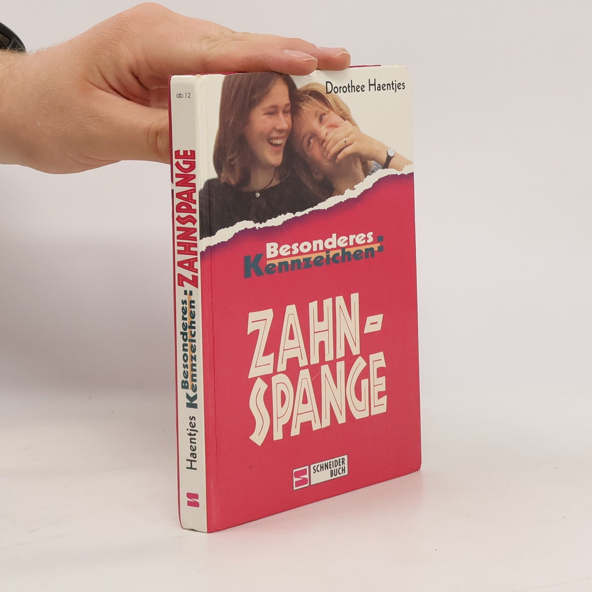 Dorothee Haentjes Besonderes Kennzeichen: Zahnspange