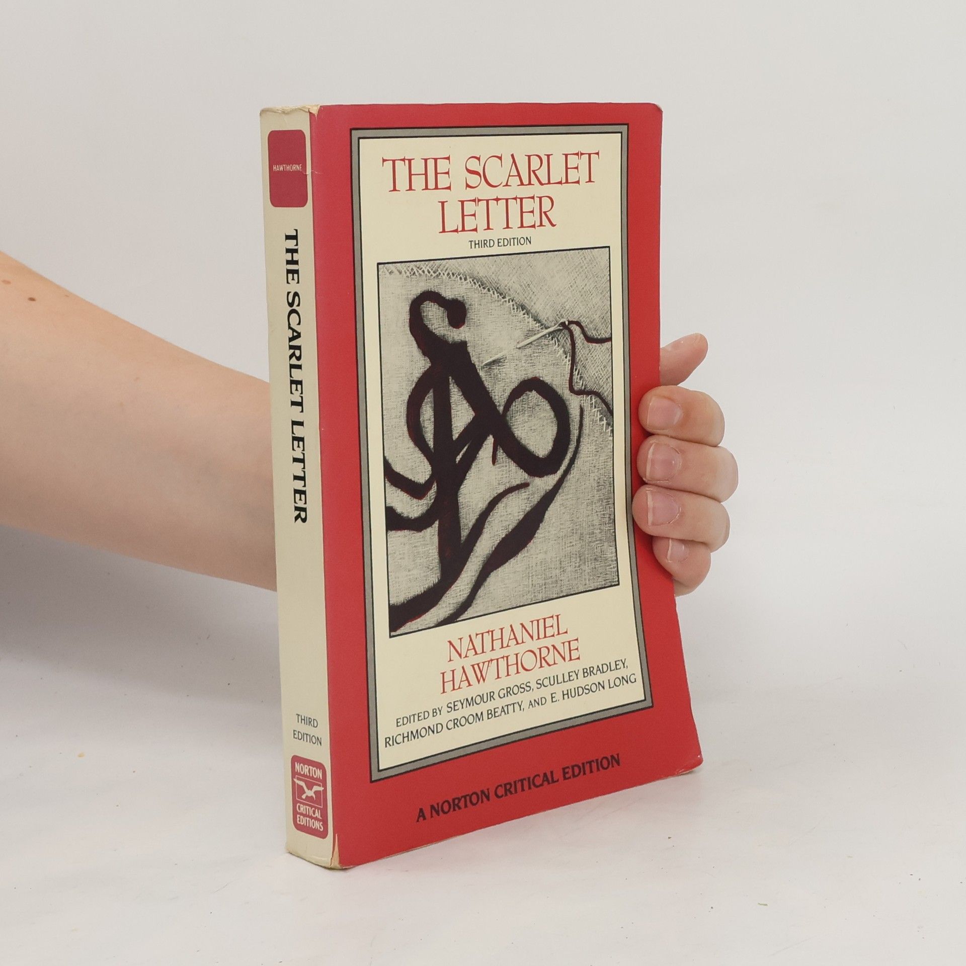 Seymour L. Gross The Scarlet Letter. Der scharlachrote Buchstabe, englische Ausgabe. An Authoritative Text. Essays in Criticism and Scholarship