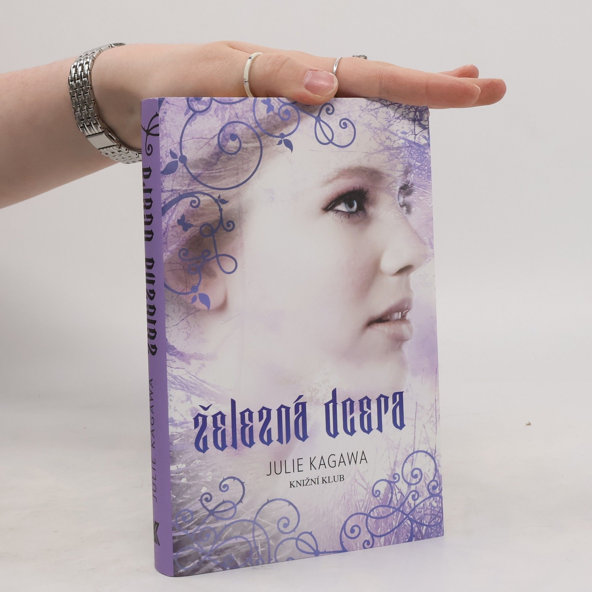 Julie Kagawa Železná dcera