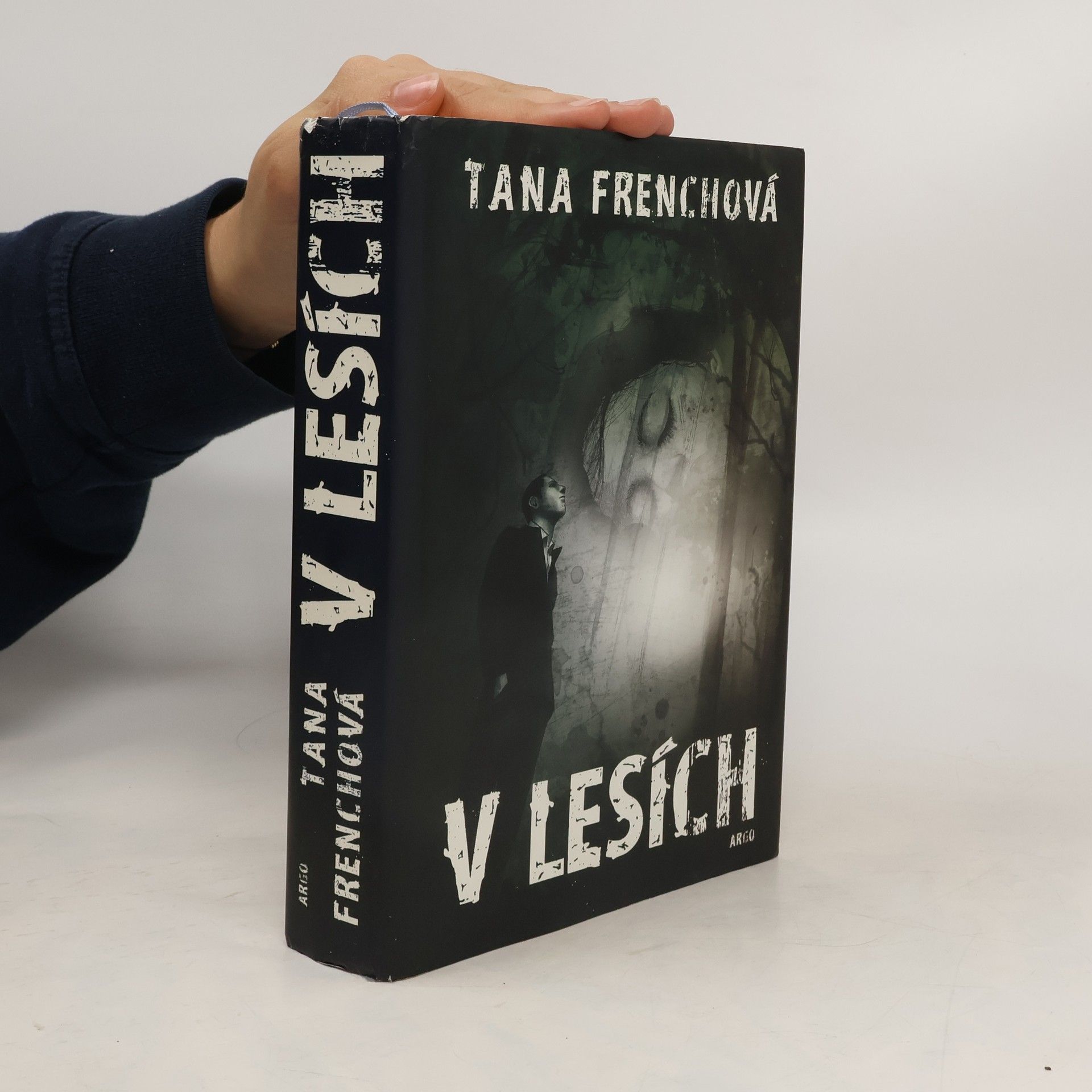 Tana French V lesích