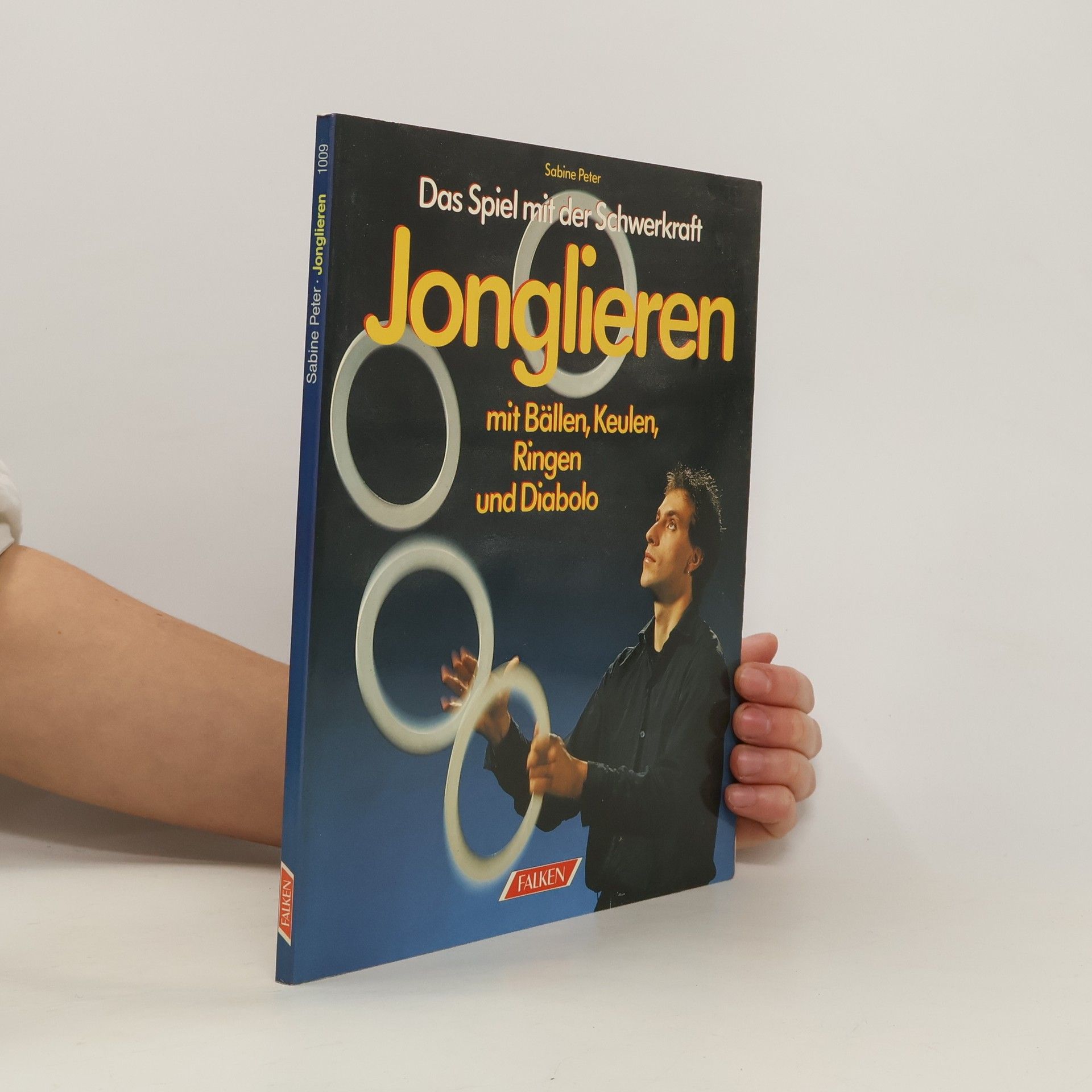 Sabine Peter Jonglieren mit Bällen, Keulen, Ringen und Diabolo