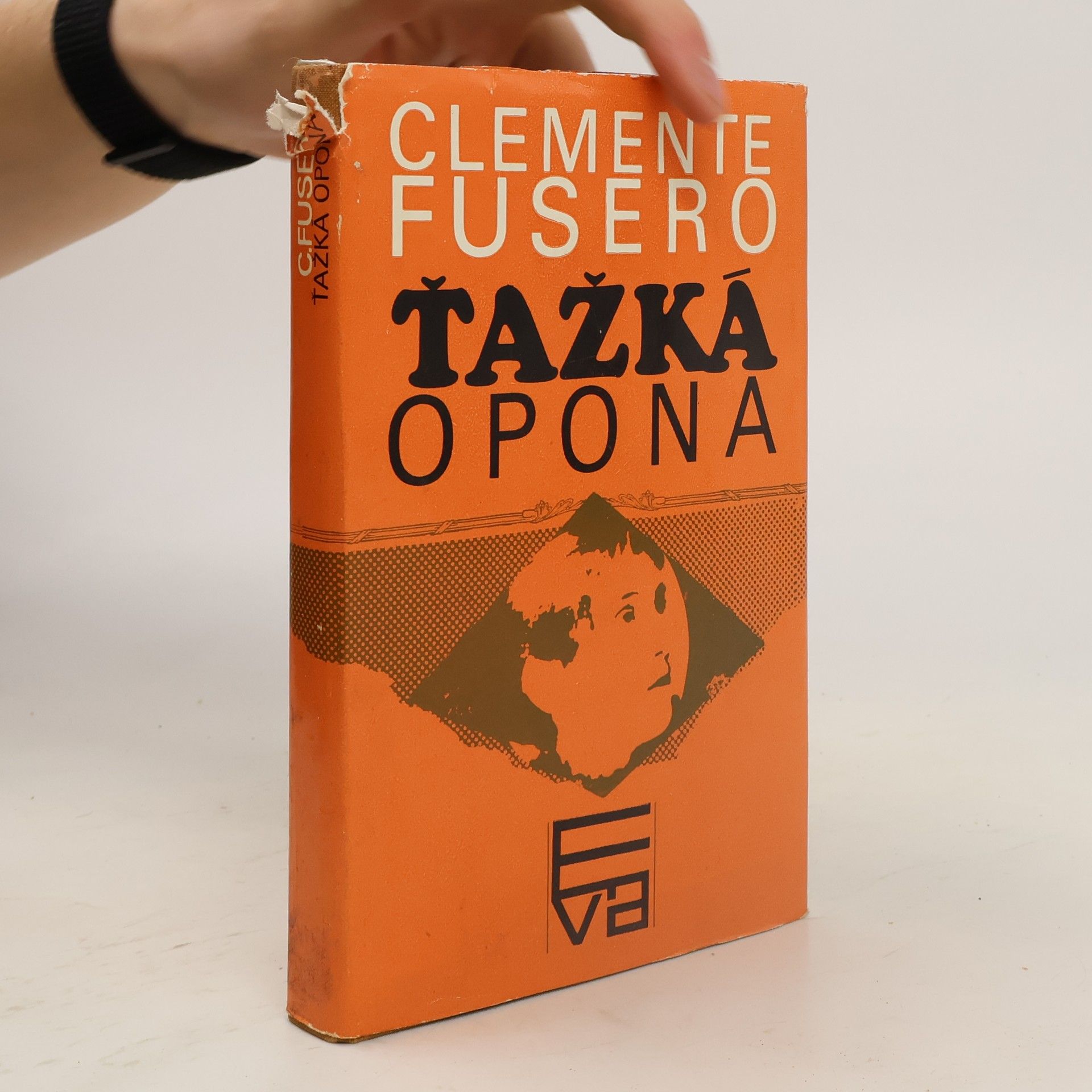 Fusero Clemente Ťažká opona