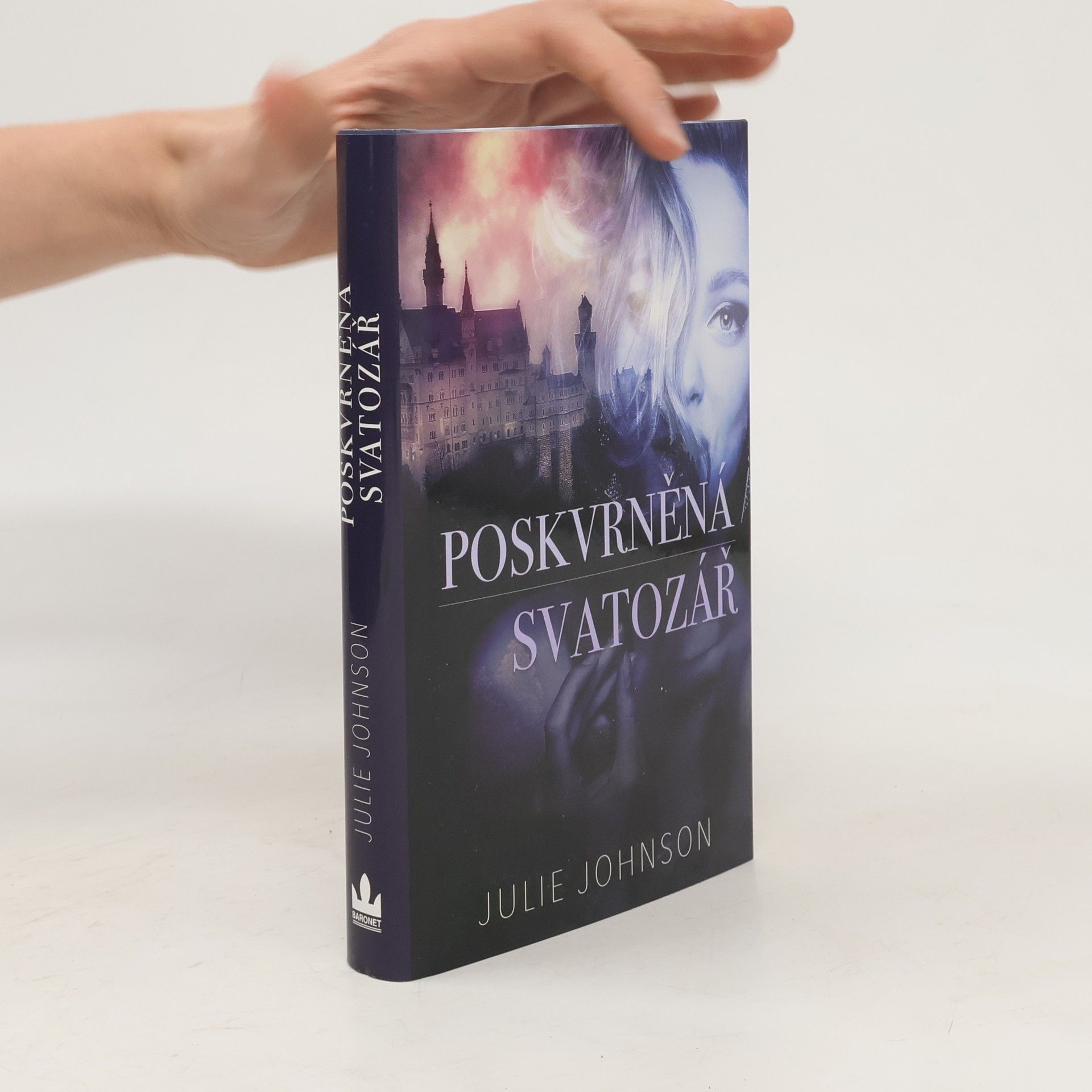 Julie Johnson Zapovězená královna. 1, Poskvrněná svatozář