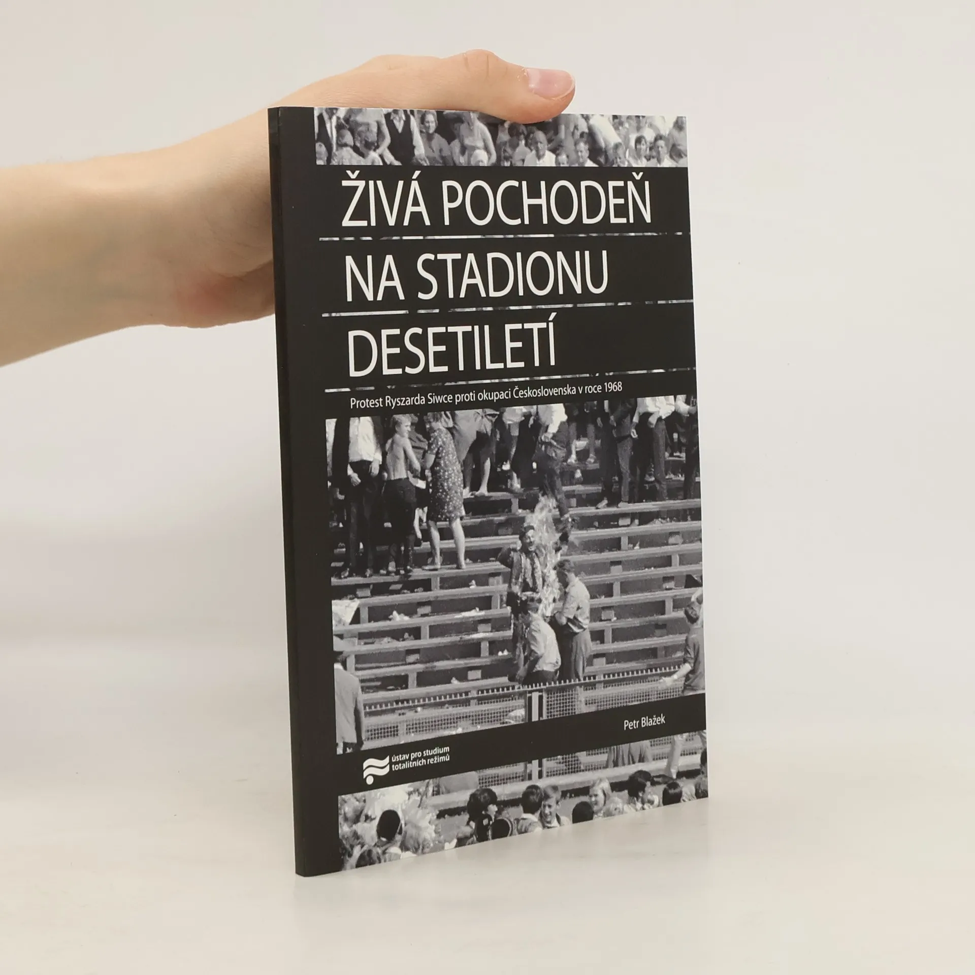 Živá pochodeň na Stadionu Desetiletí | Kniha | Petr Blažek | CS