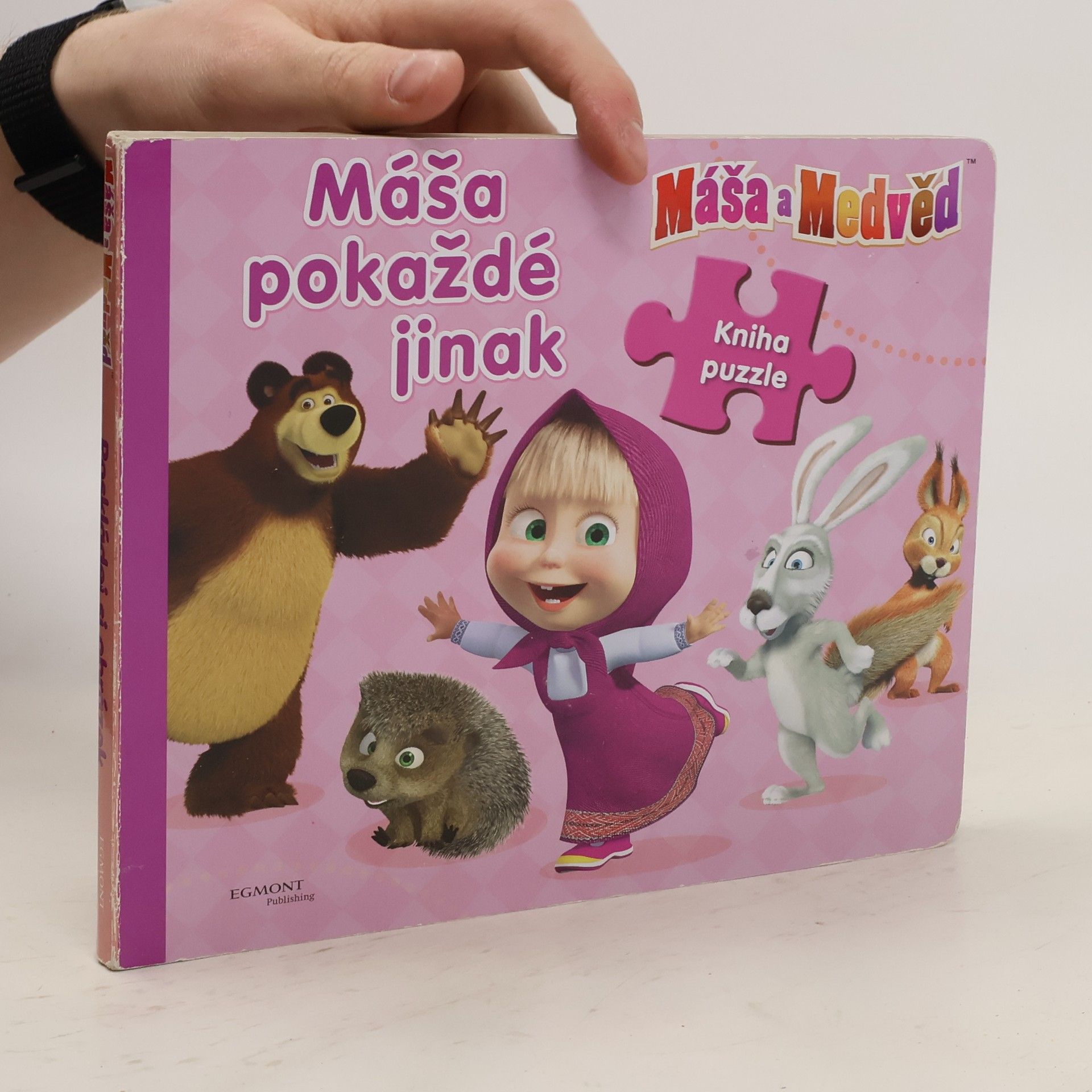 Oleg Kuzovkov Máša a medvěd : kniha puzzle. Máša pokaždé jinak