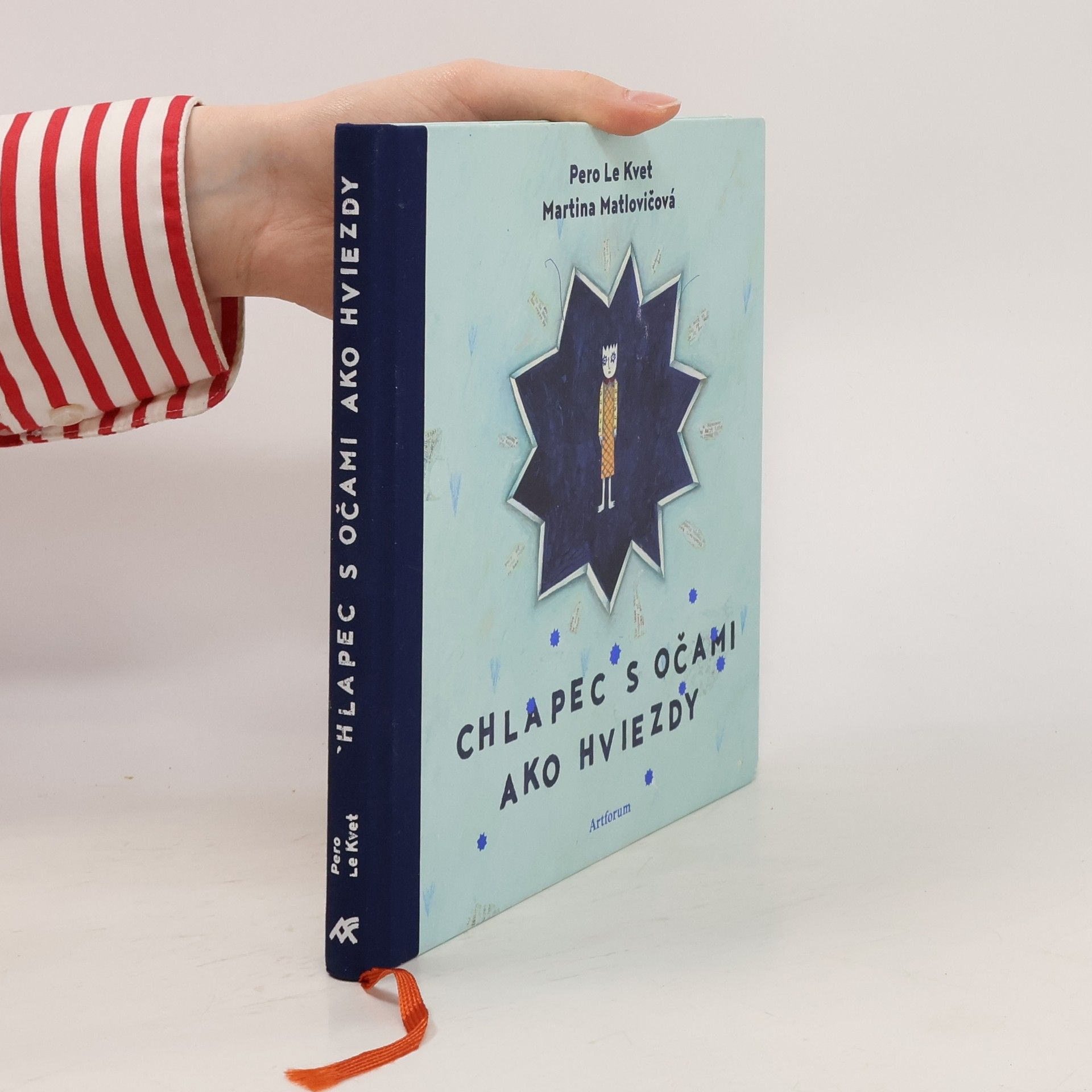 Chlapec s očami ako hviezdy