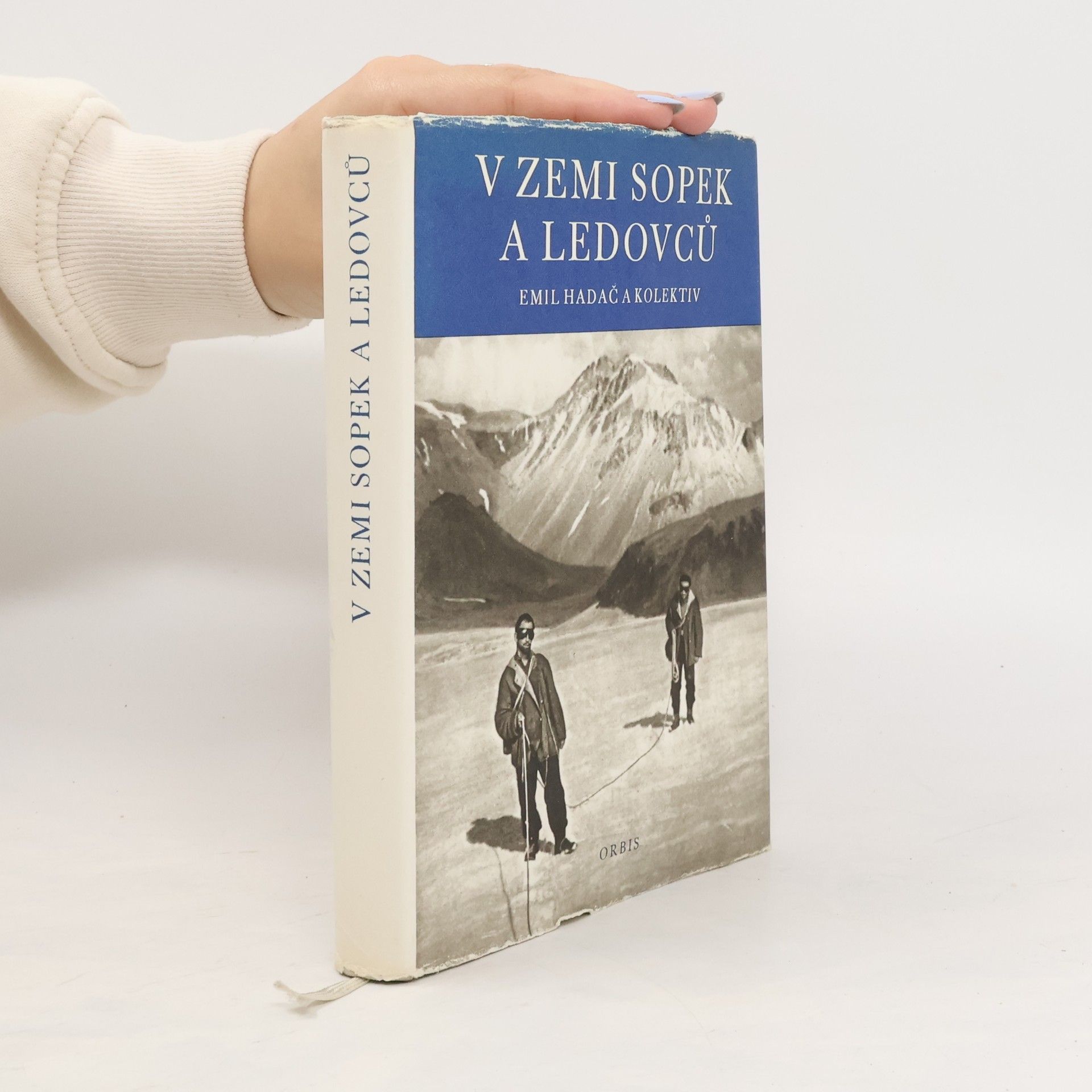 AA.VV. V zemi sopek a ledovců