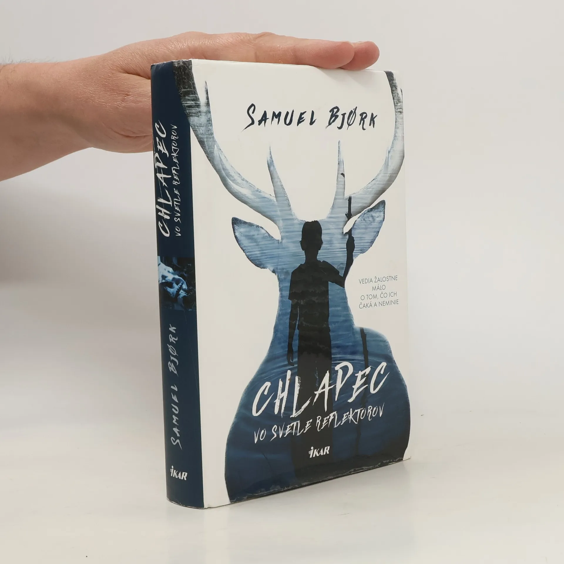Chlapec vo svetle reflektorov | Kniha | pevná | Samuel Bjork
