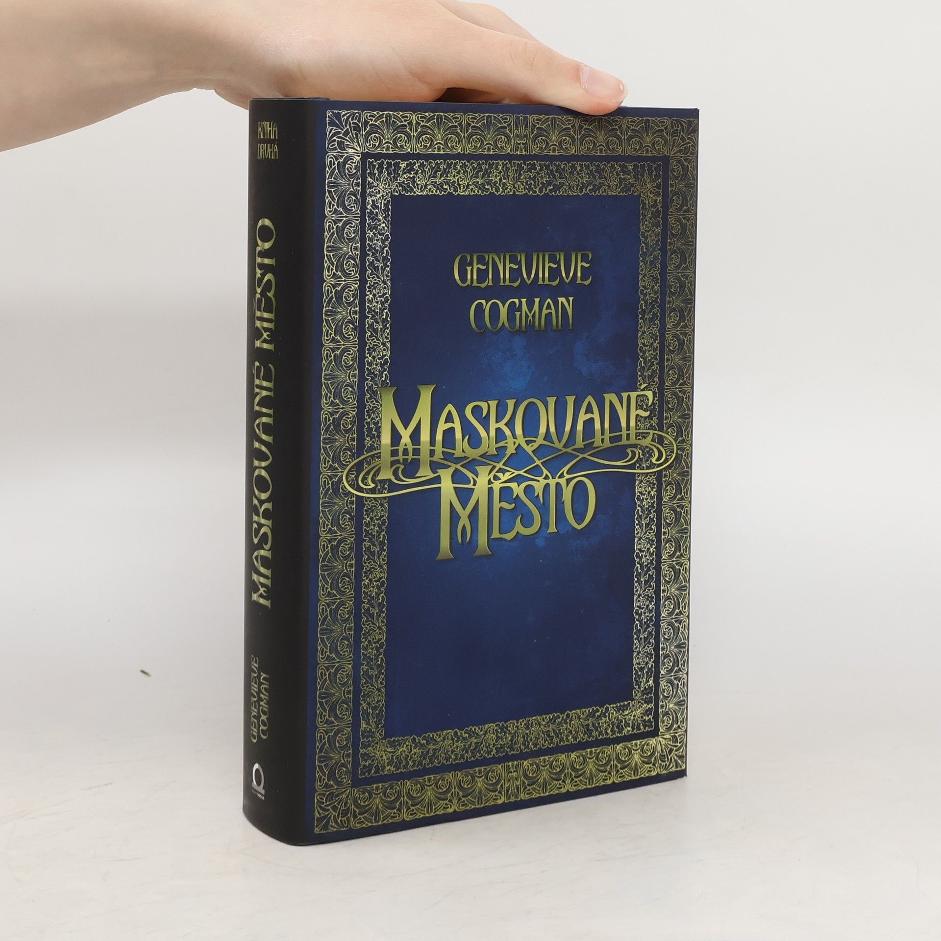 Genevieve Cogman Neviditelná knihovna. Kniha druhá, Maskované město