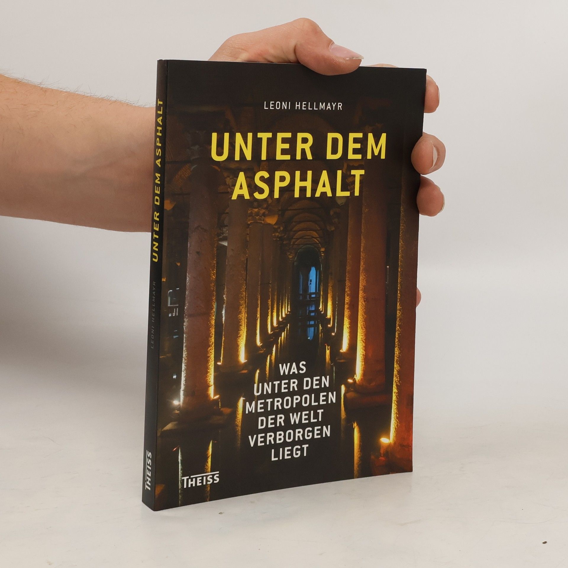 Leoni Hellmayr Unter dem Asphalt