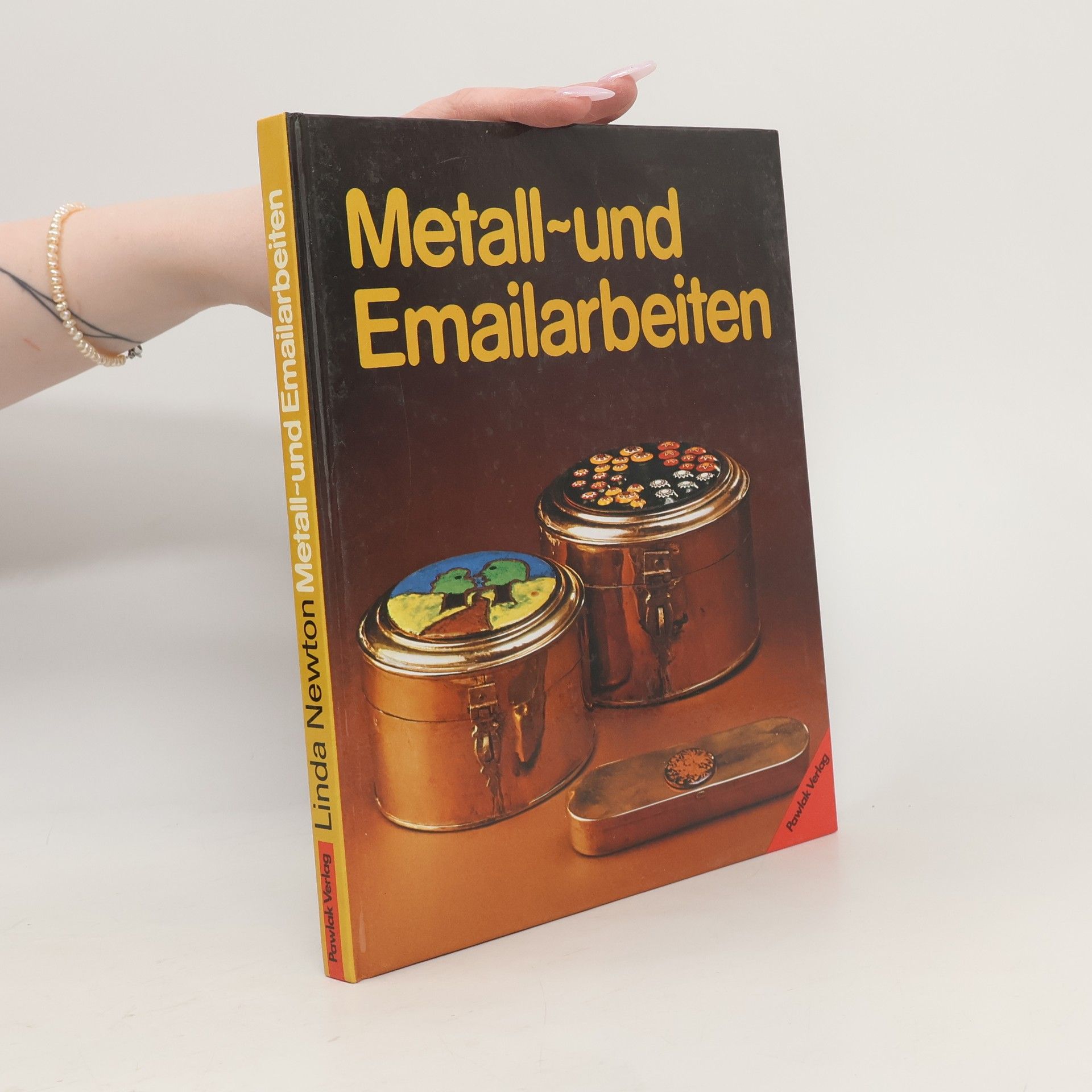 Linda Newton Metall- und Emailarbeiten