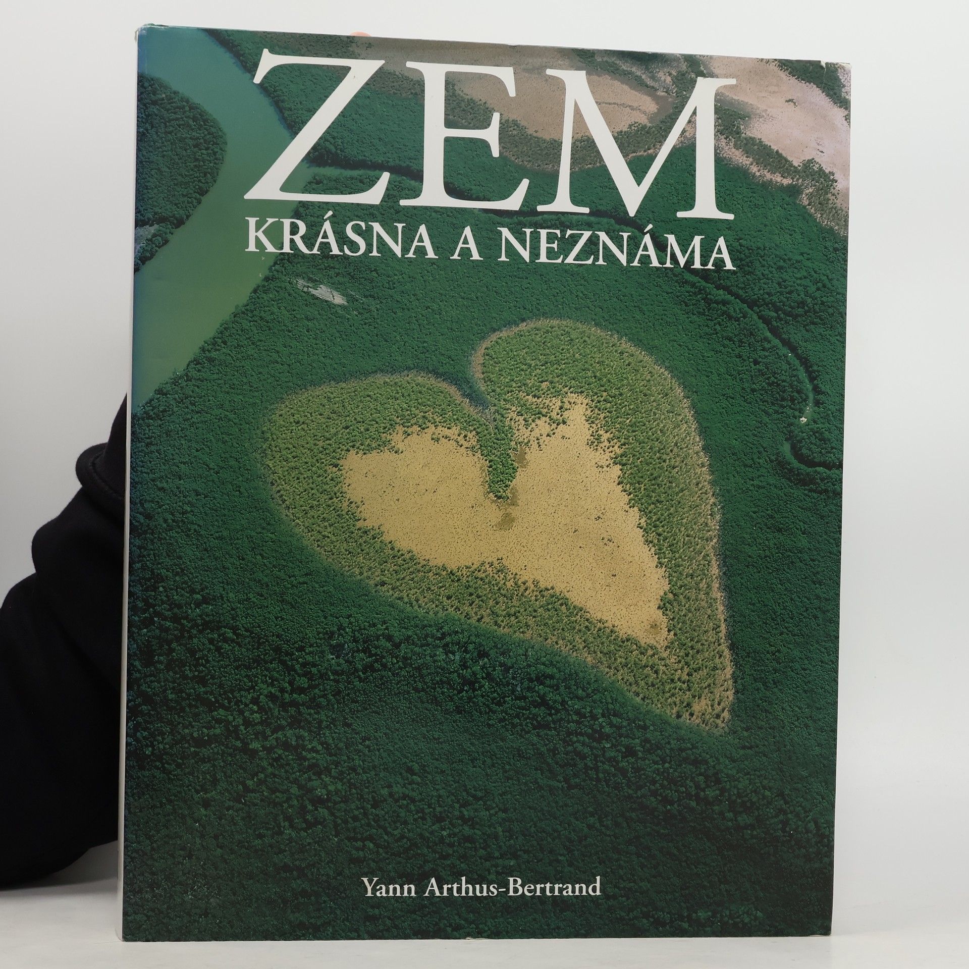 Various authors Zem - krásna a neznáma