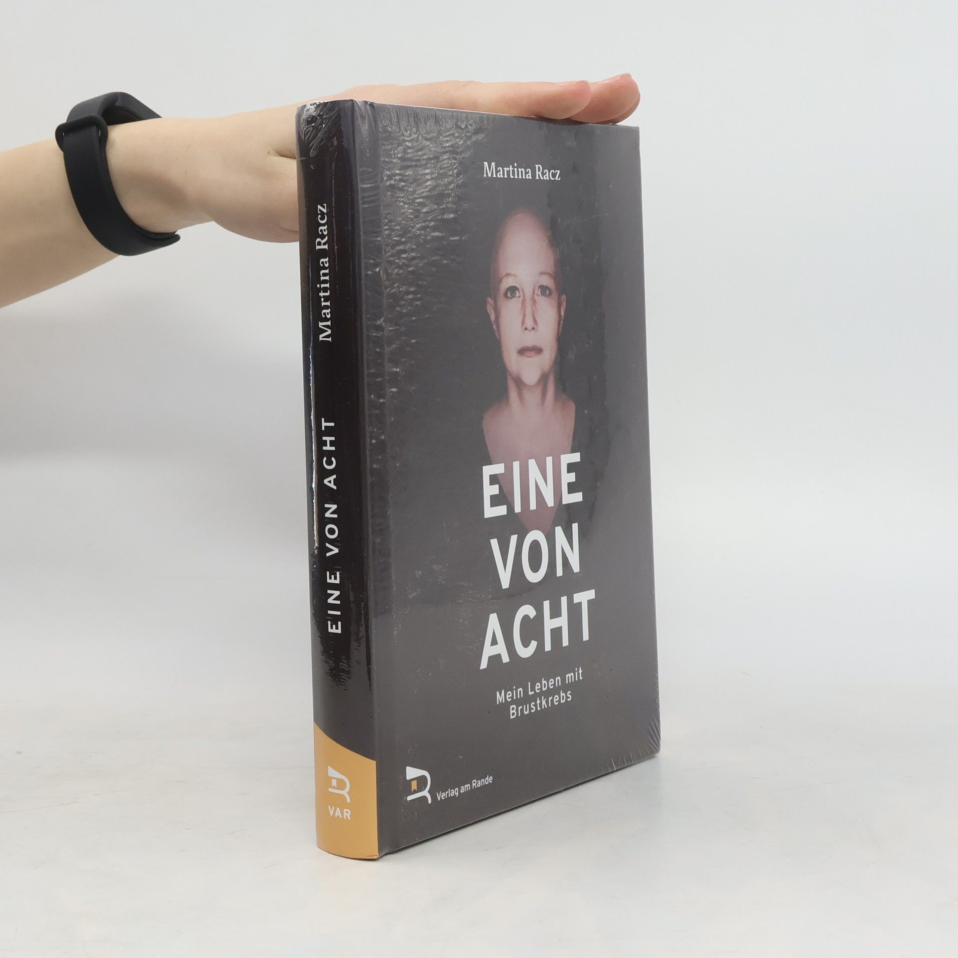 Martina Racz Eine von acht