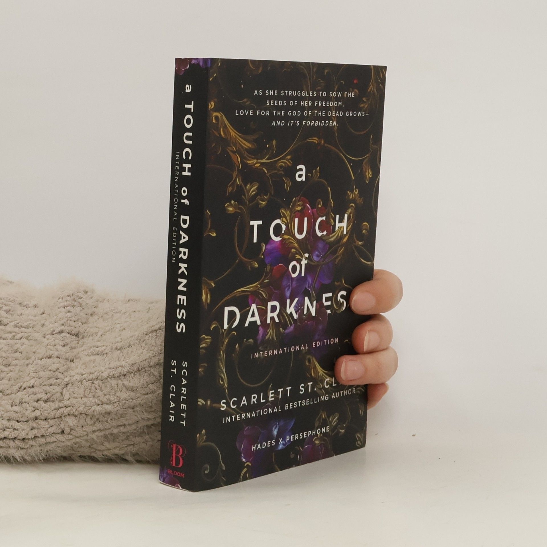 Scarlett St. Clair A Touch of Darkness