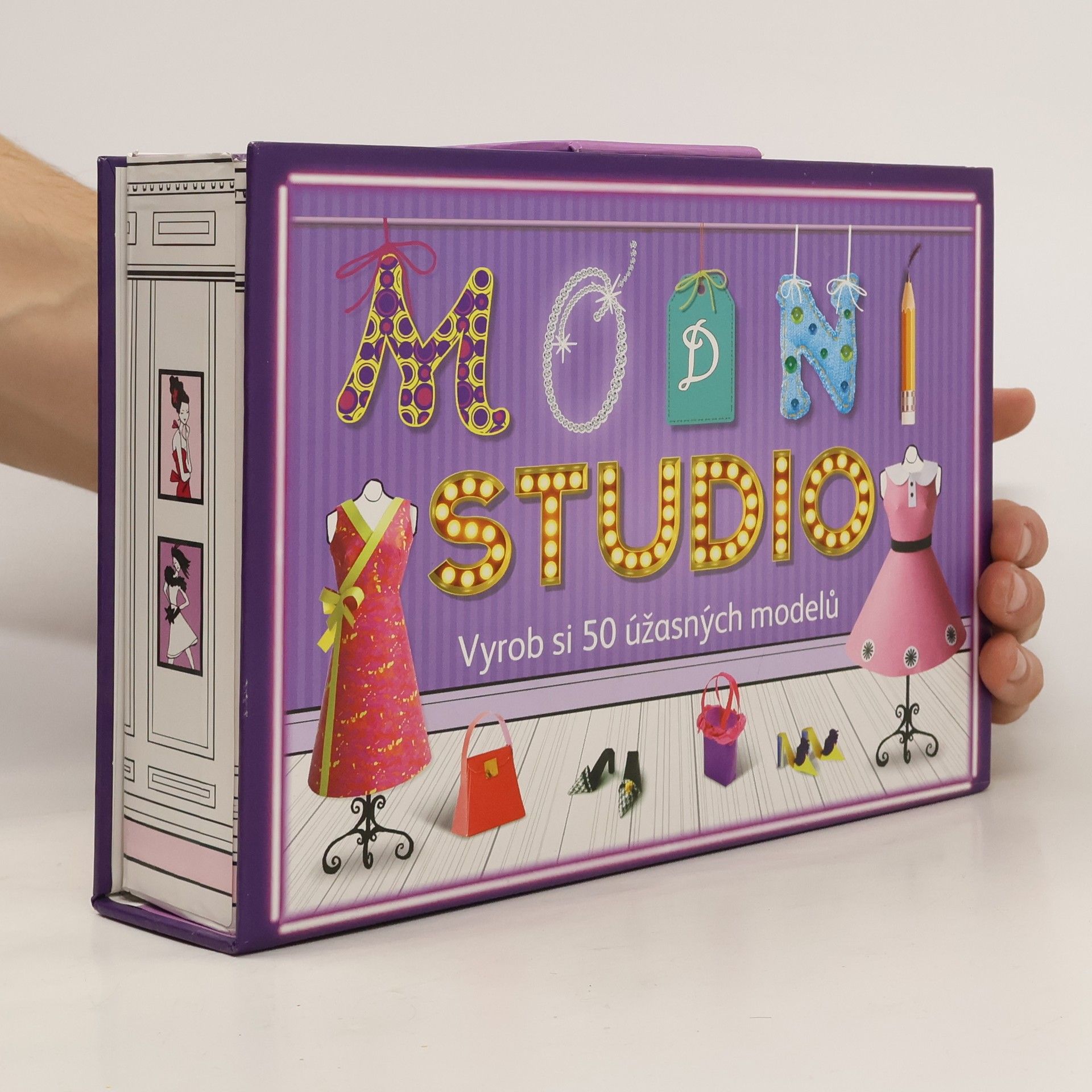 Collectif d'auteurs Módní studio