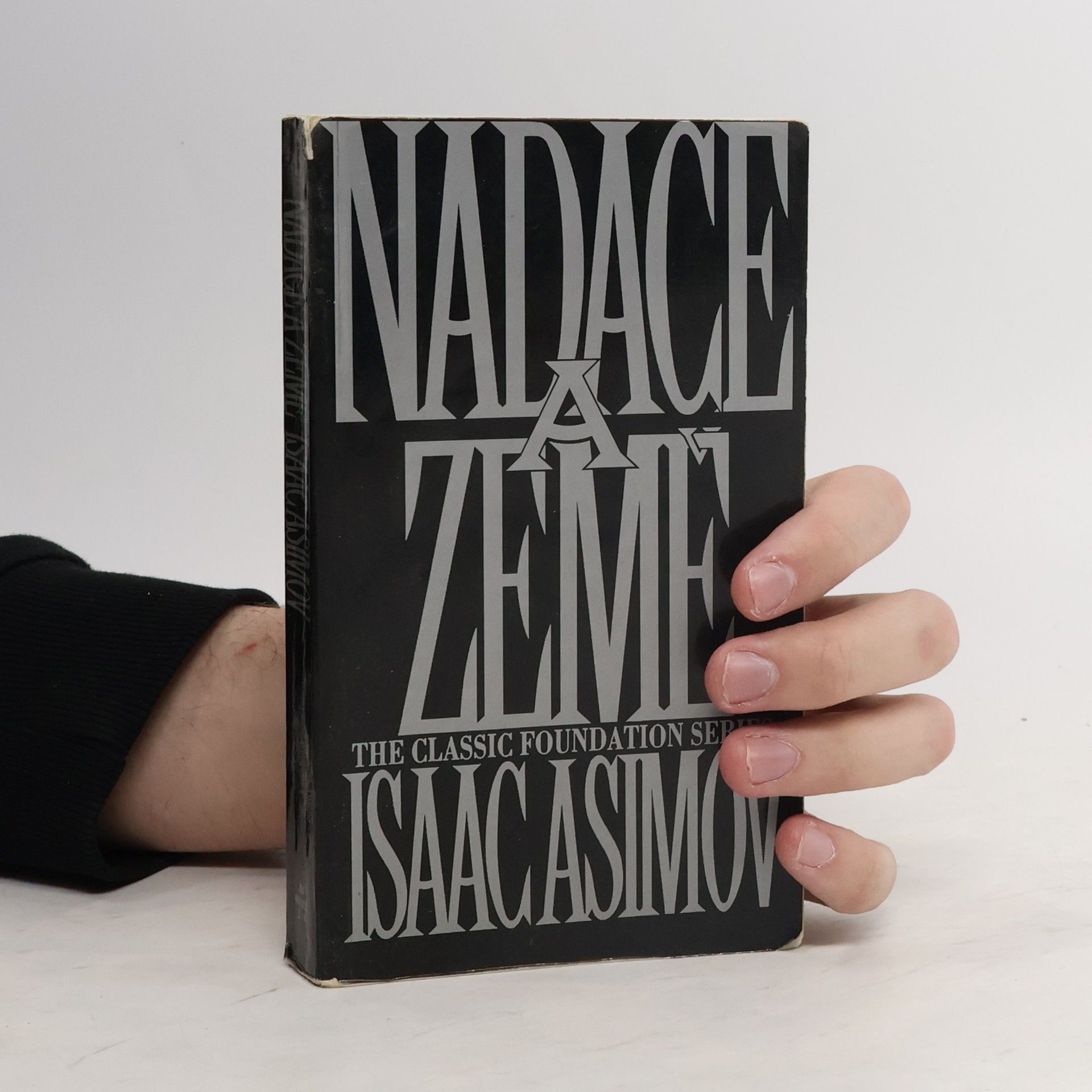 Isaac Asimov Nadace a Země