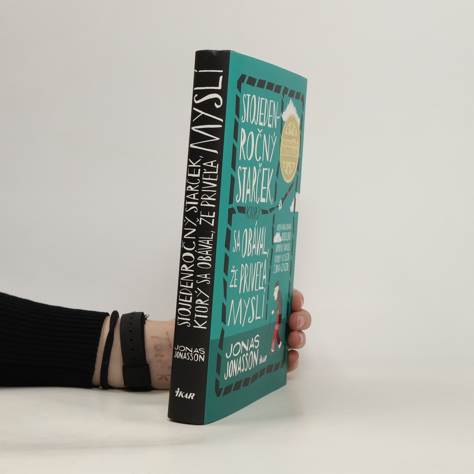 Jonas Jonasson Stojedenročný starček, ktorý sa obával, že priveľa myslí