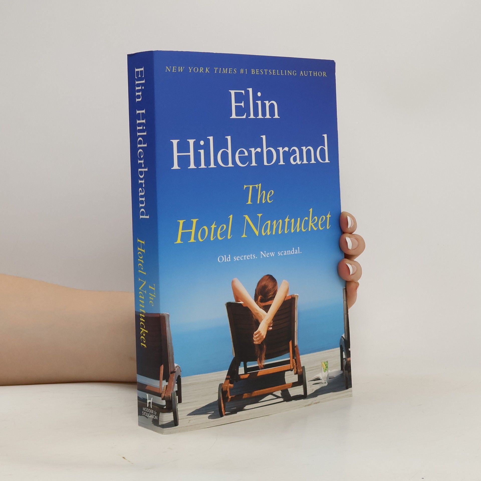 Elin Hilderbrand The hotel Nantucket