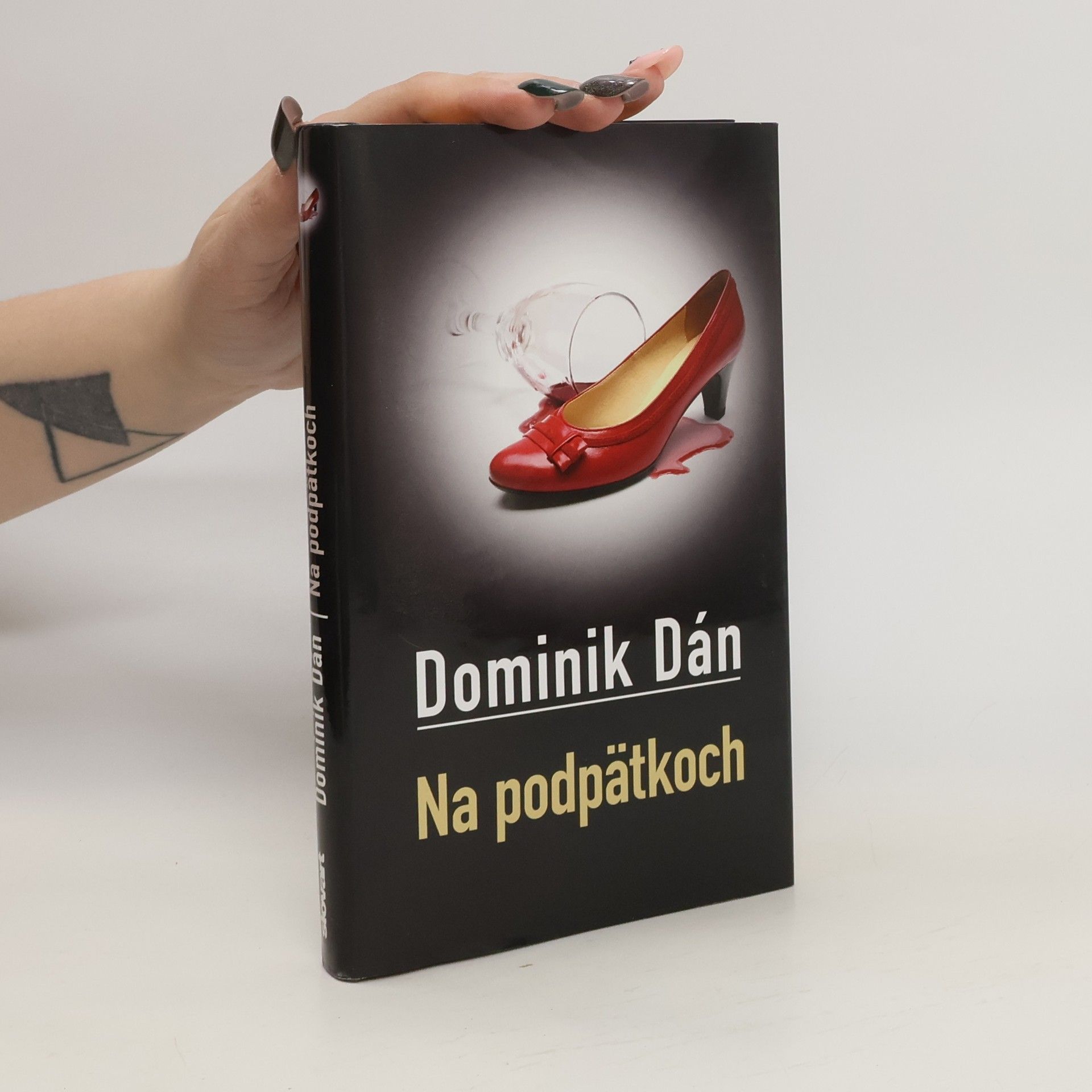 Dominik Dán Na podpätkoch
