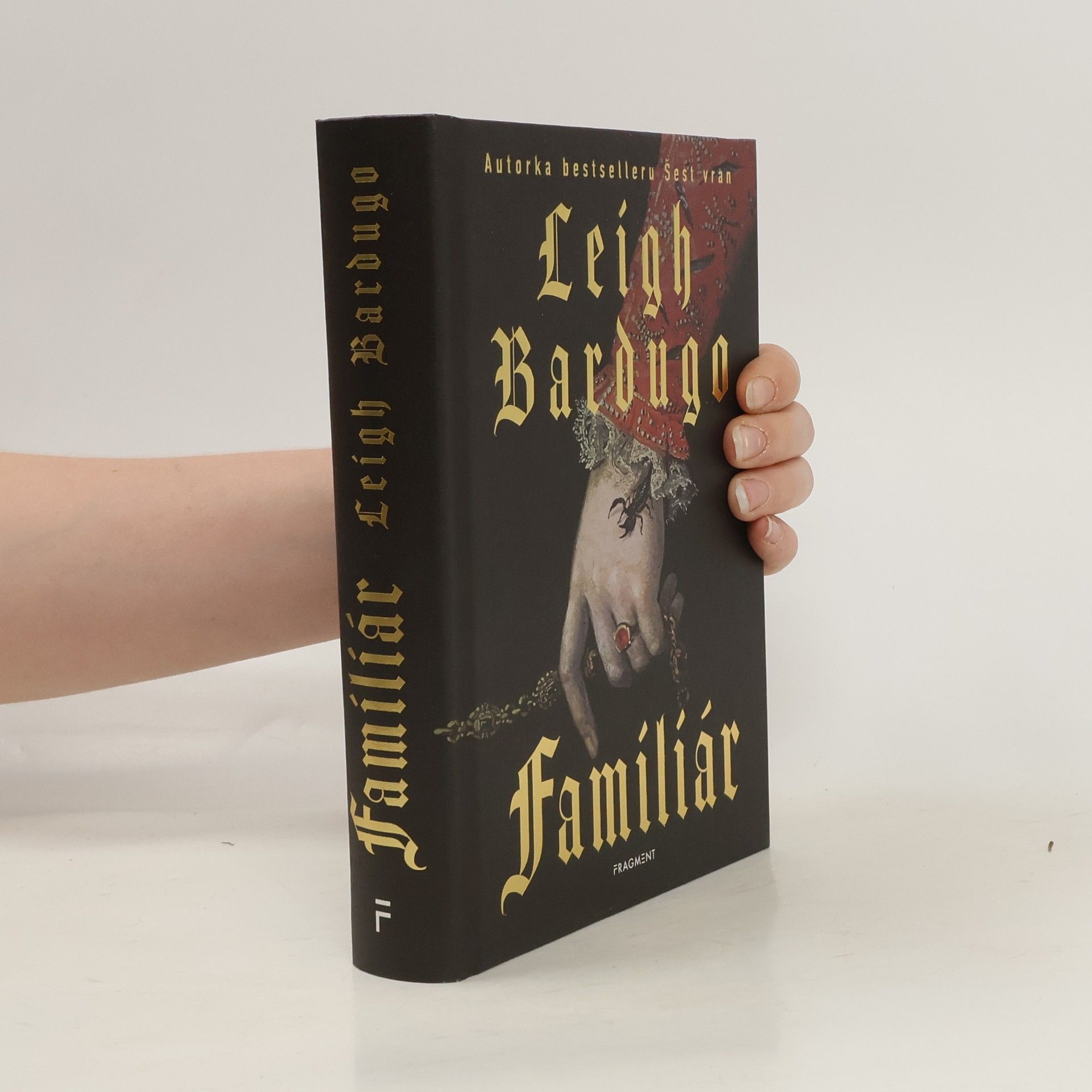 Leigh Bardugo Familiár