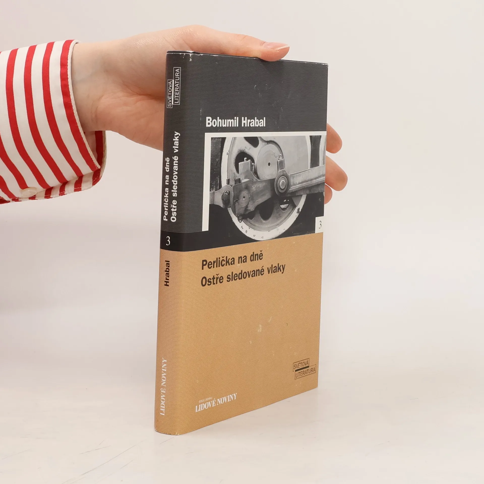 Perlička na dně. Ostře sledované vlaky. | Kniha | pevná | Bohumil Hrabal | CS