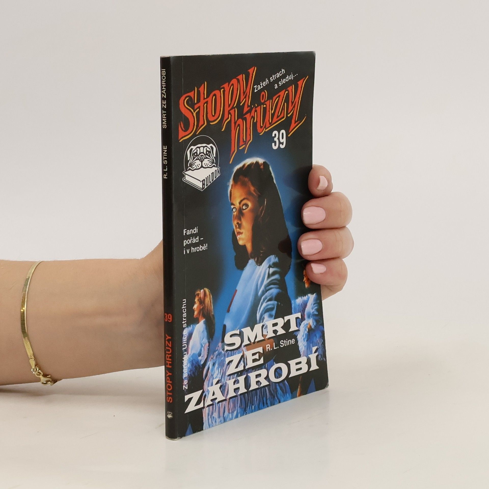 R. L. Stine Smrt ze záhrobí. Stopy hrůzy 39