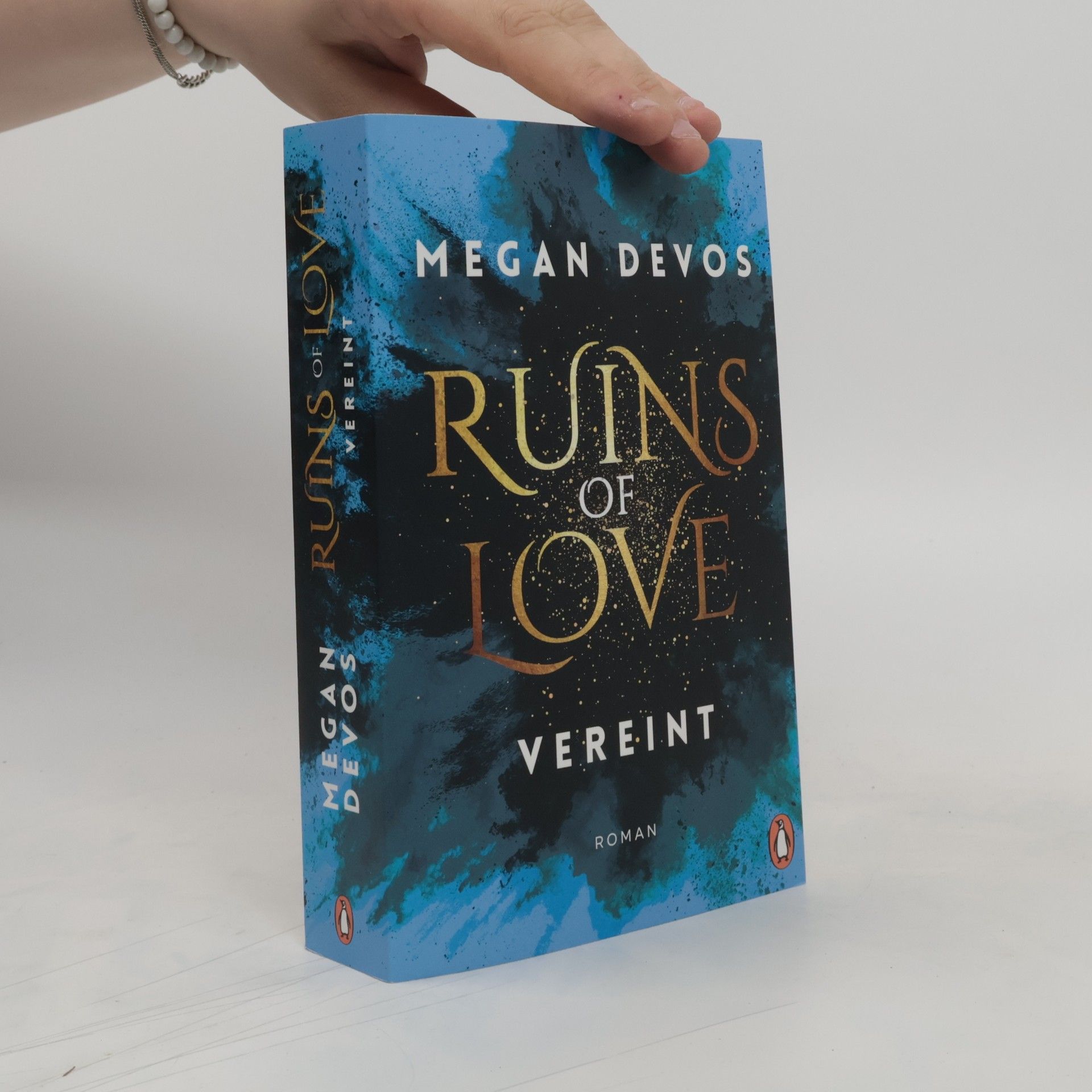 Megan DeVos Ruins of Love. Vereint