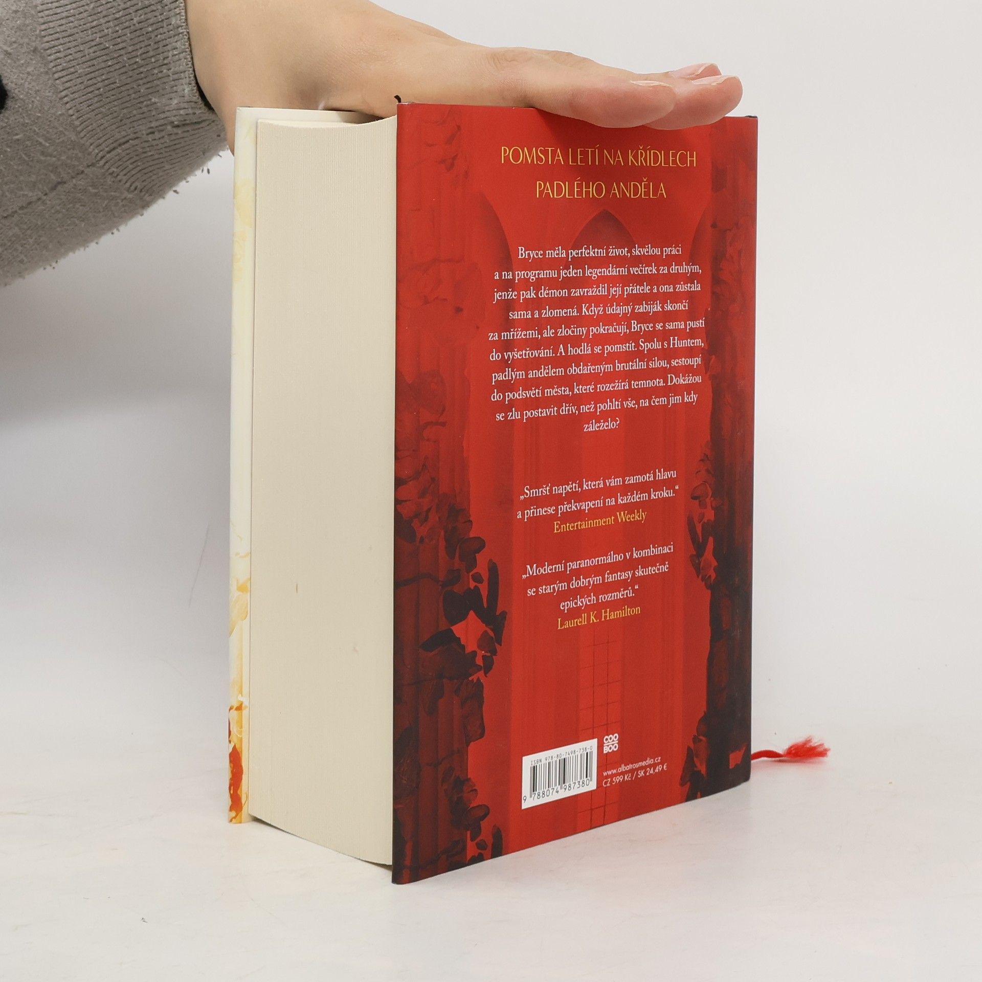 Sarah J. Maas Rod země a krve