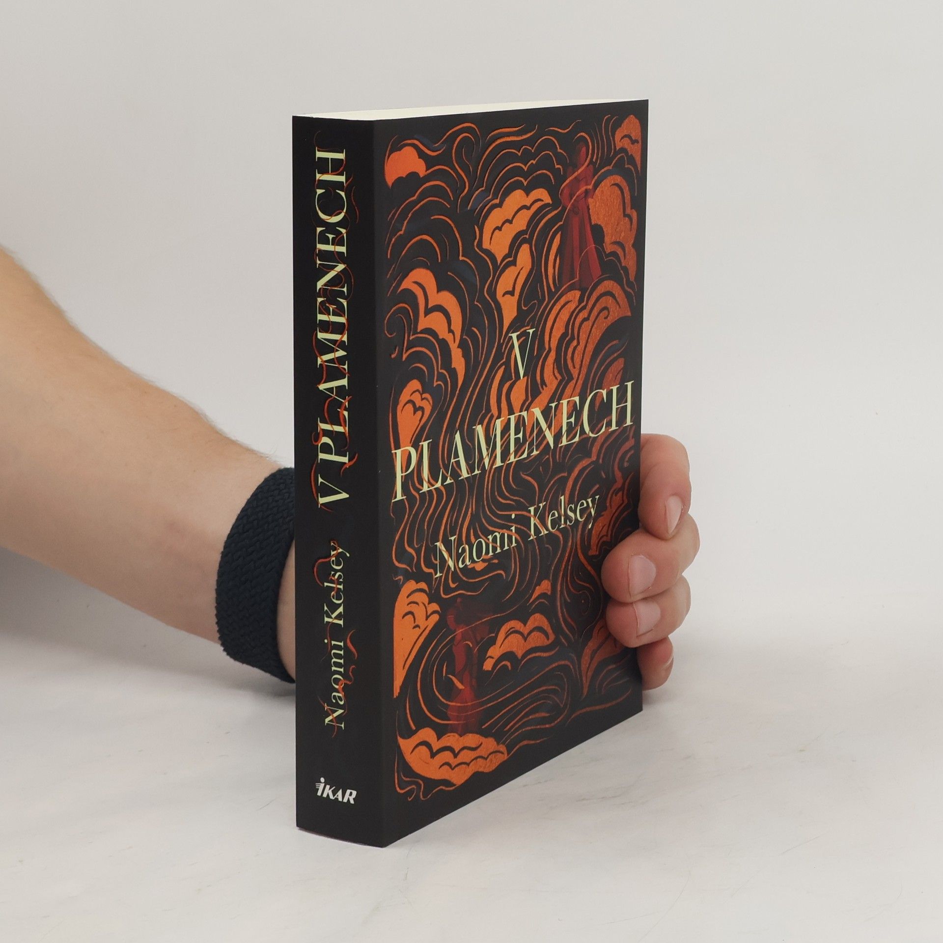 Naomi Kelsey V plamenech