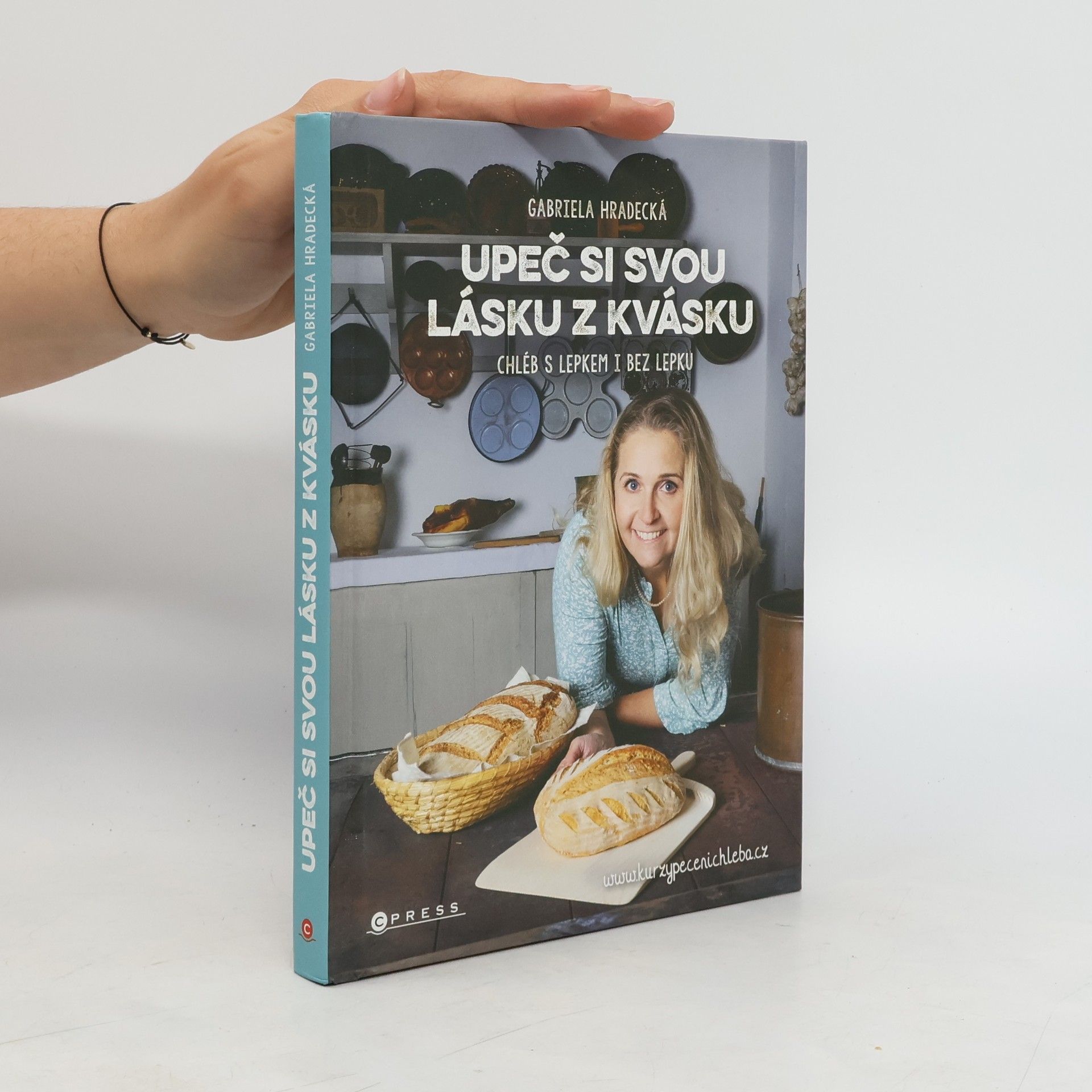 Gabriela Hradecká Upeč si svou lásku z kvásku : chléb s lepkem i bez lepku