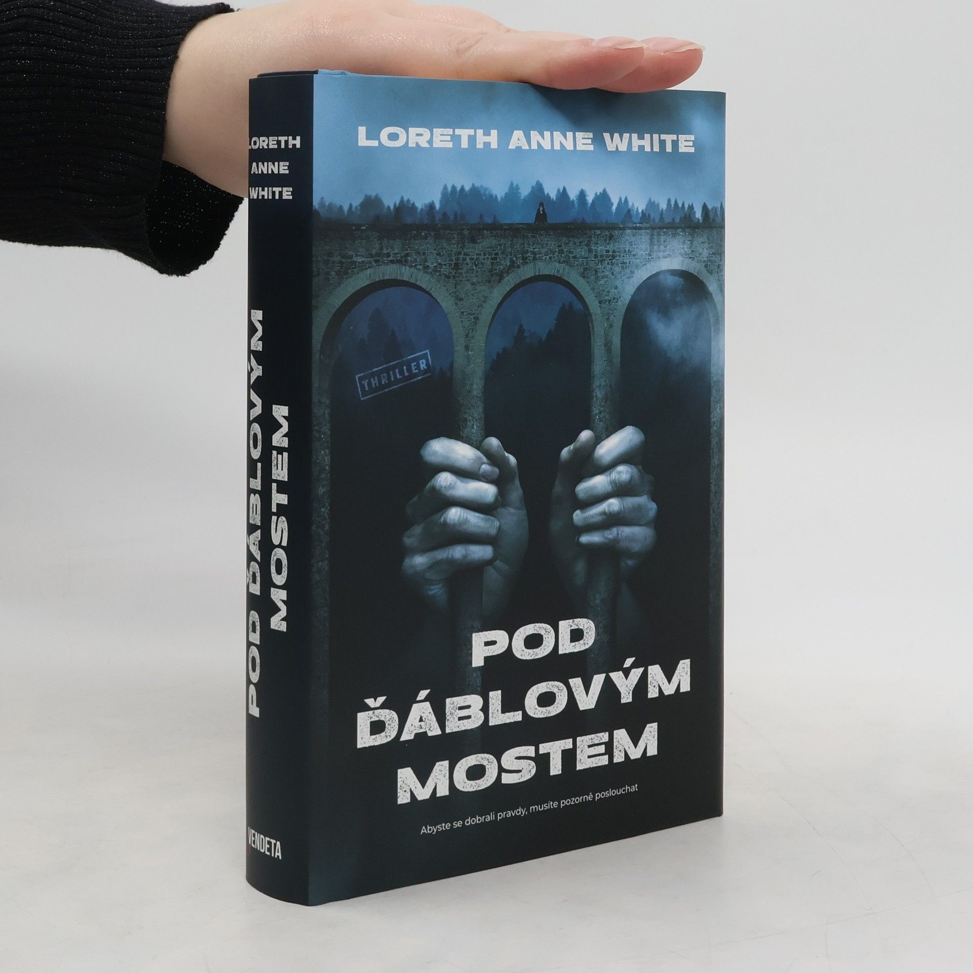 Loreth Anne White Pod ďáblovým mostem