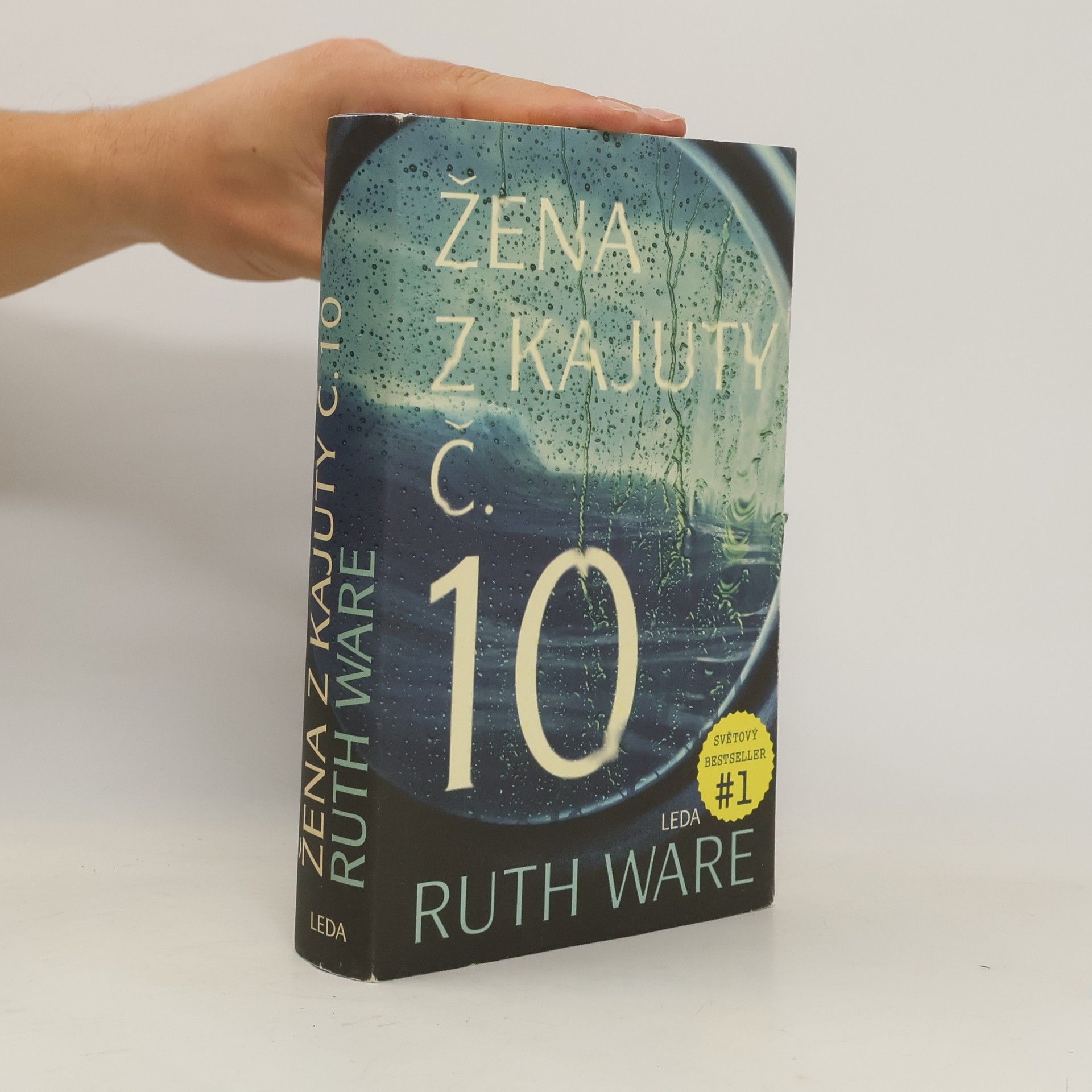 Ruth Ware Žena z kajuty č. 10