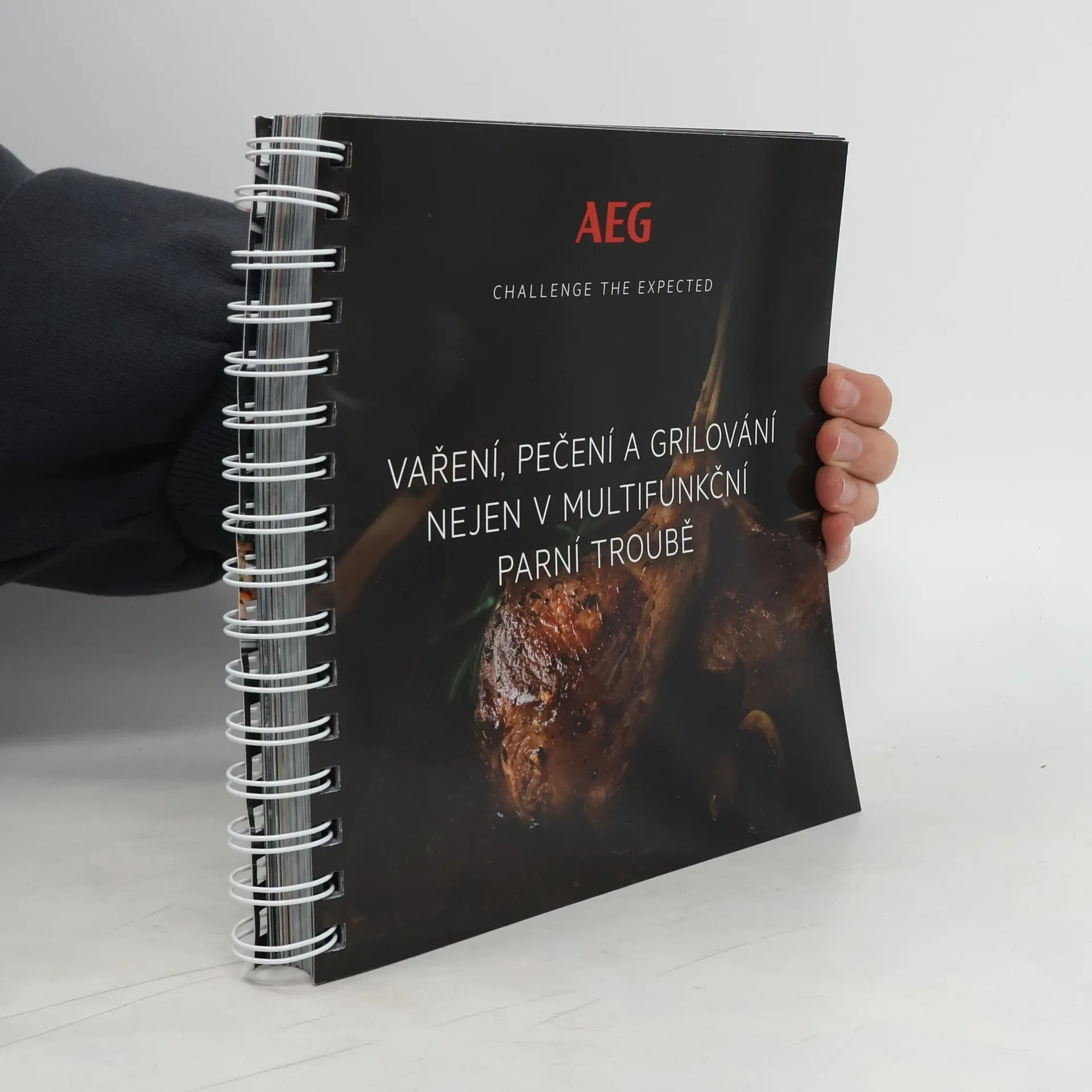 AEG. Challenge the Expected. Vaření, pečení a grilování nejen v multifunkční parní troubě | Kniha | kolektiv | CS