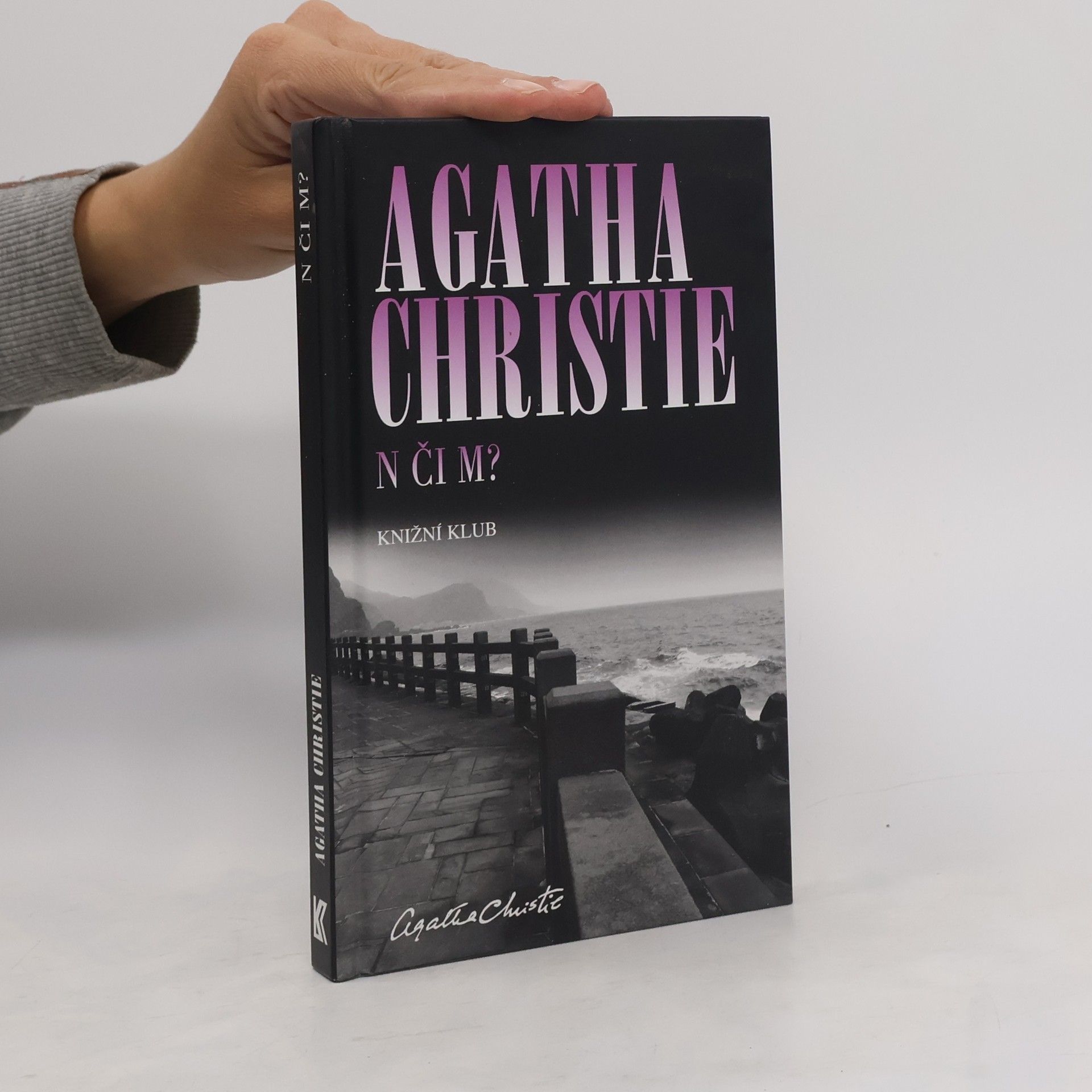 Agatha Christie N či M?