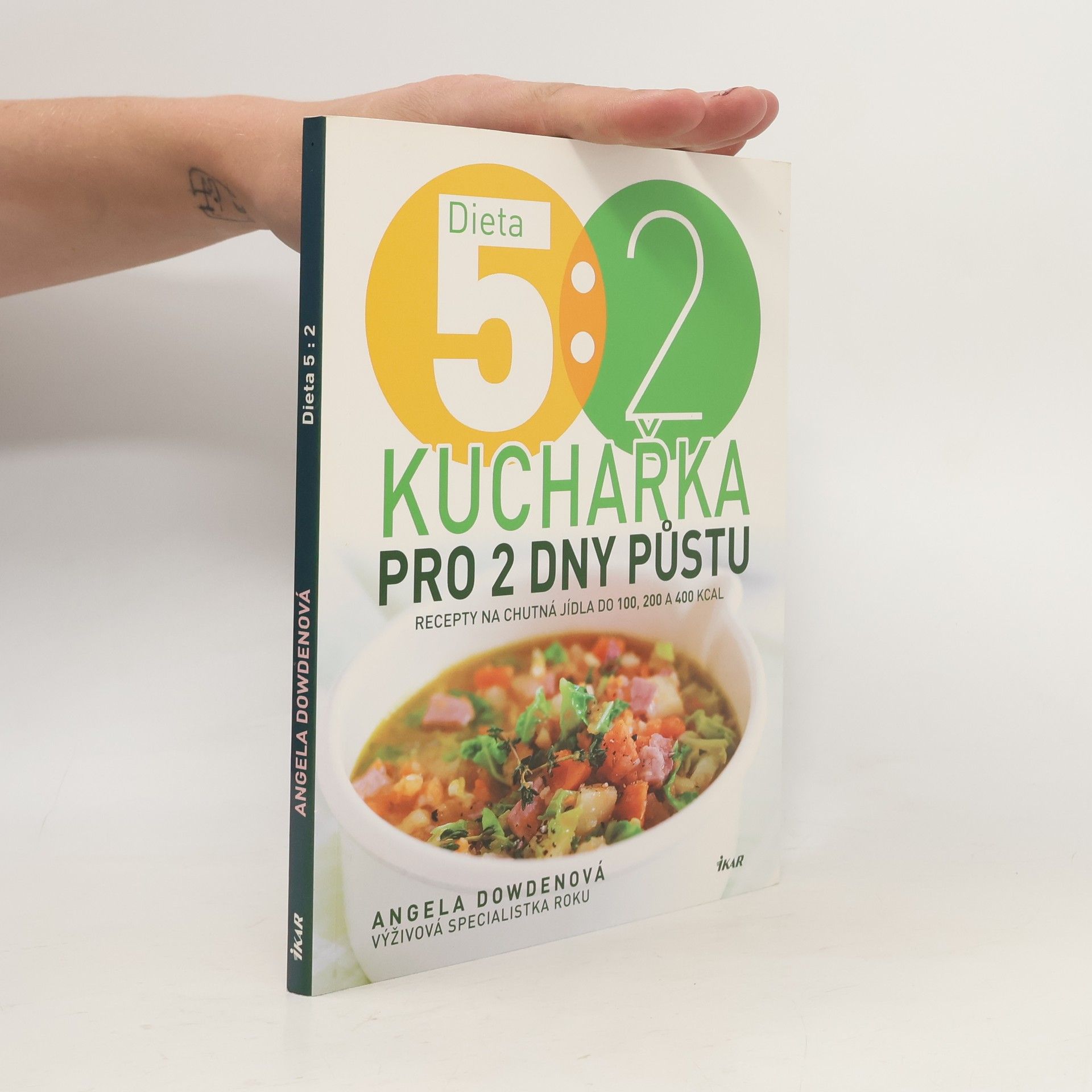 Angela Dowden Dieta 5:2 : kuchařka pro 2 dny půstu : recepty na chutná jídla do 100, 200 a 400 kcal
