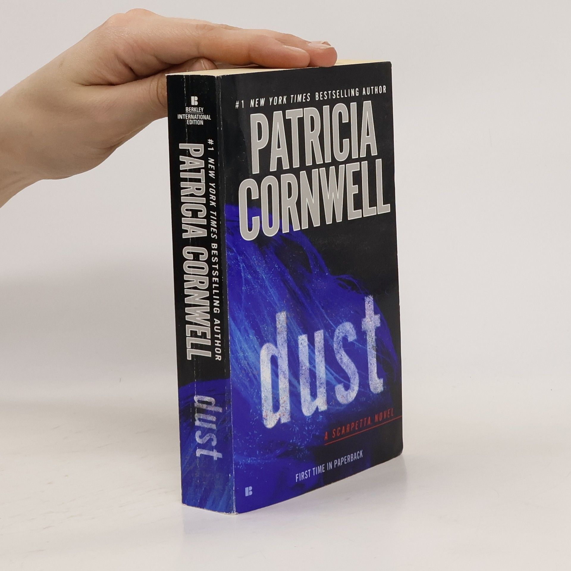 Patricia Cornwell Dust. Die Blendung, englische Ausgabe