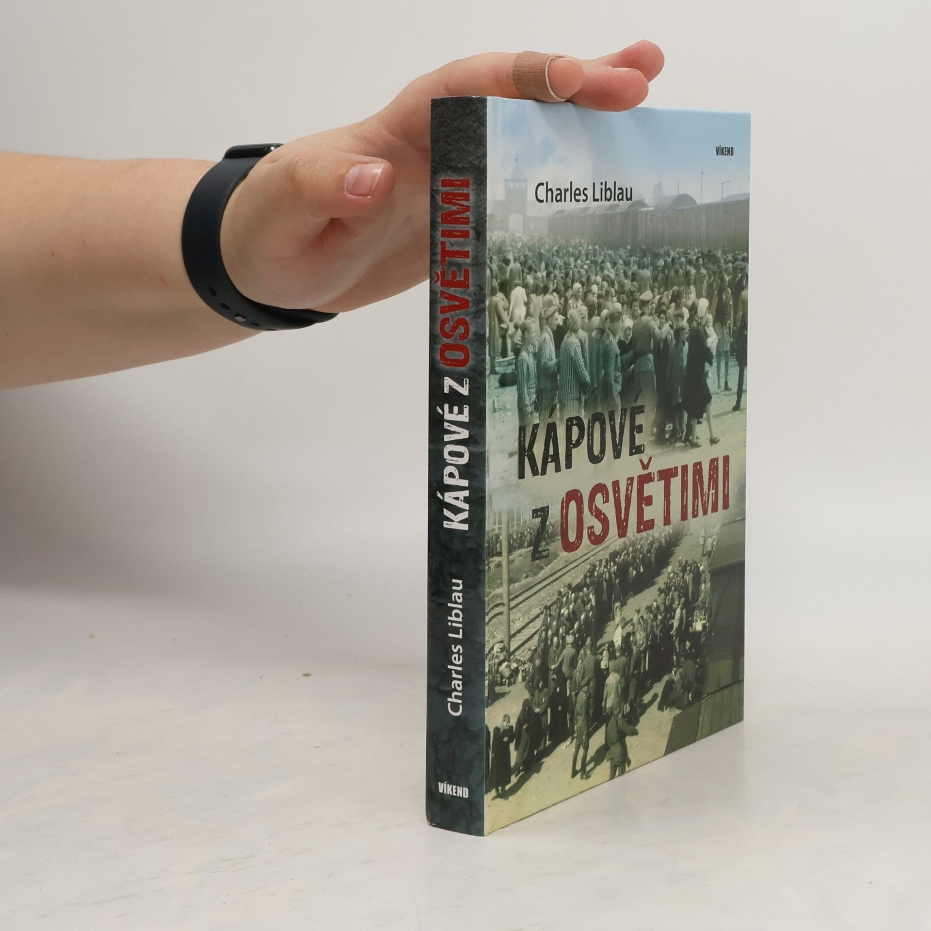 Charles Liblau Kápové z Osvětimi