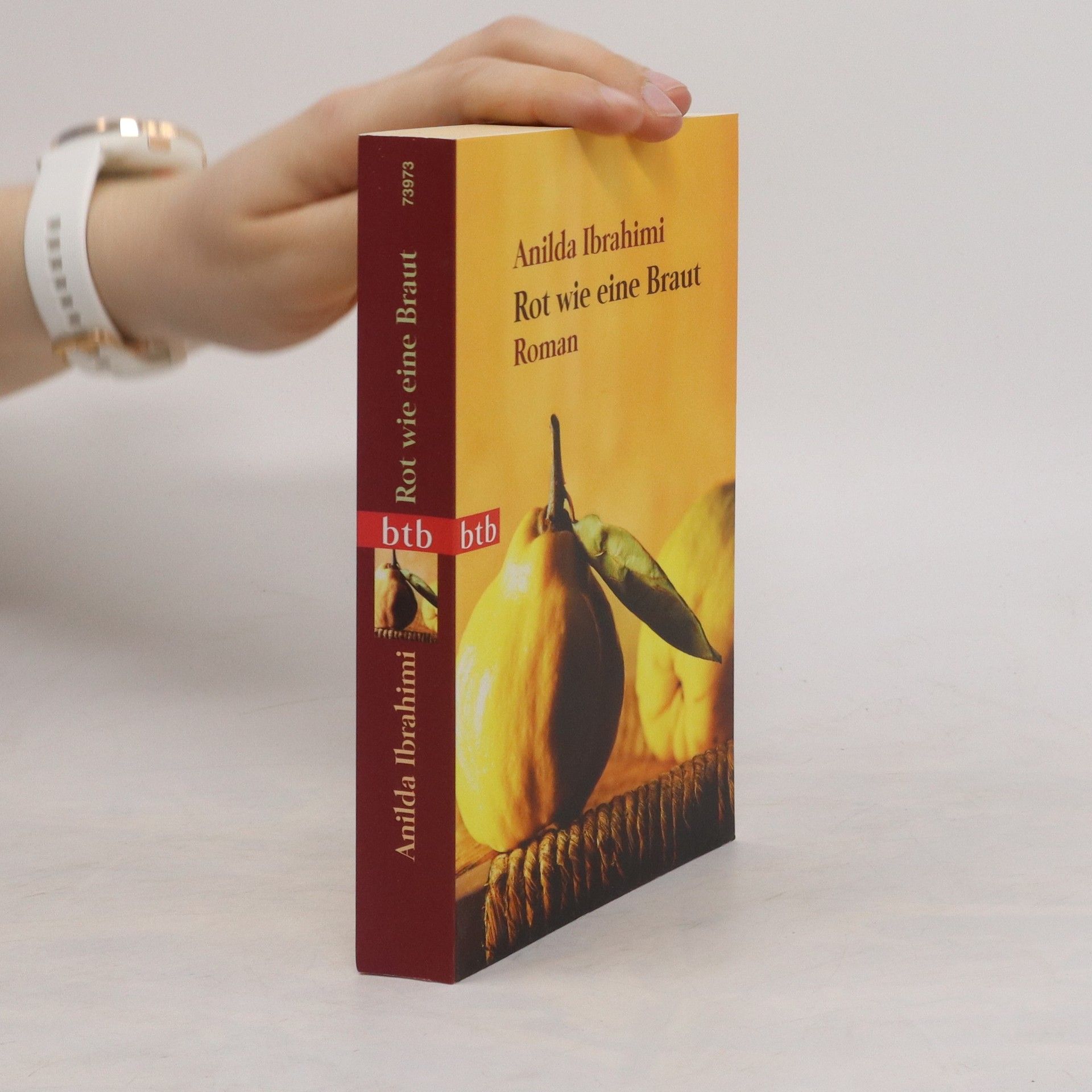 Anilda Ibrahimi Rot wie eine Braut